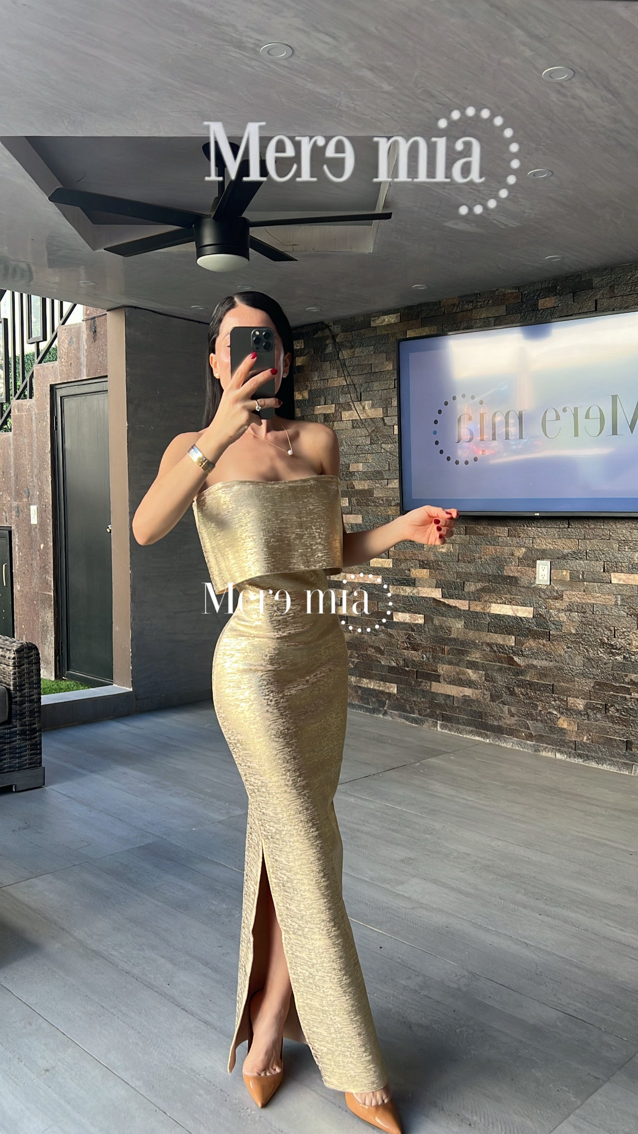 Vestido dorado hombros olan