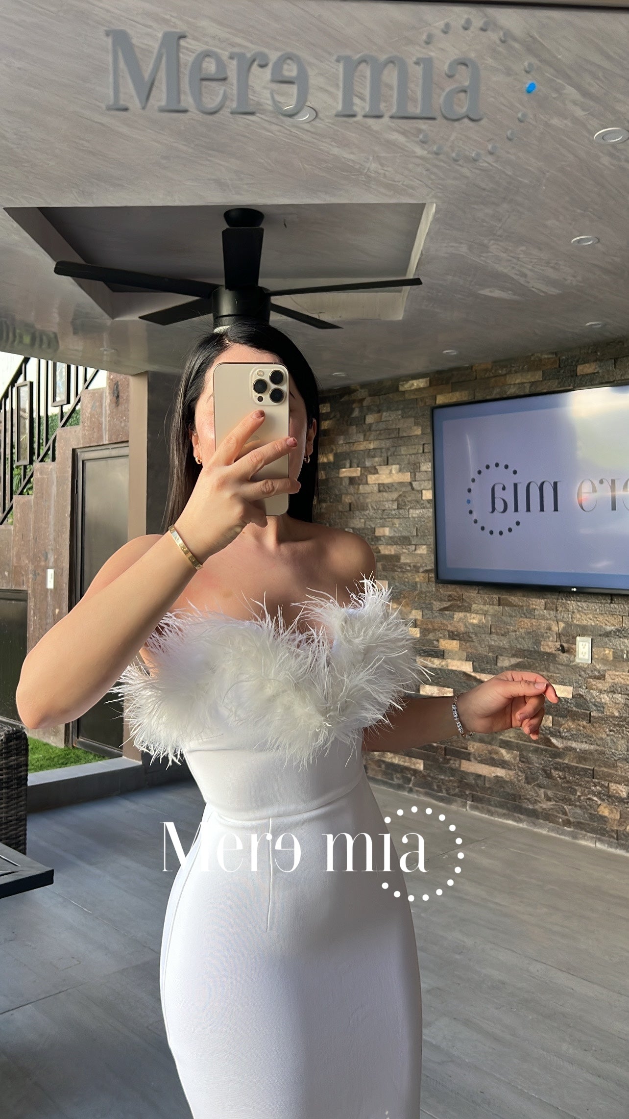Vestido blanco plumas