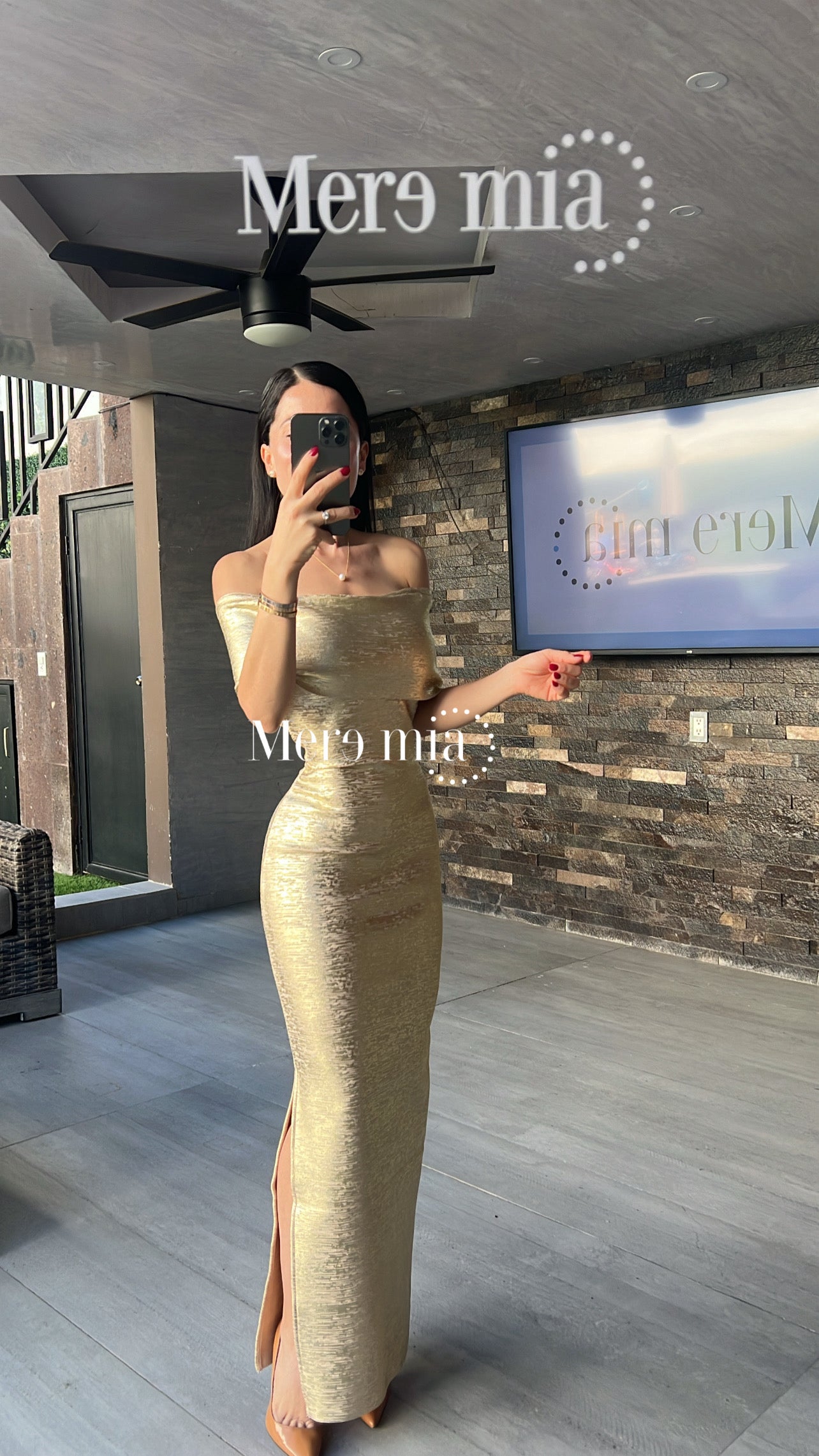 Vestido dorado hombros olan