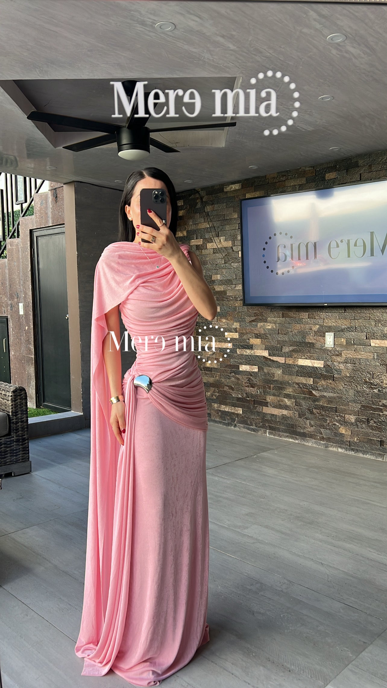 Vestido plisado capa