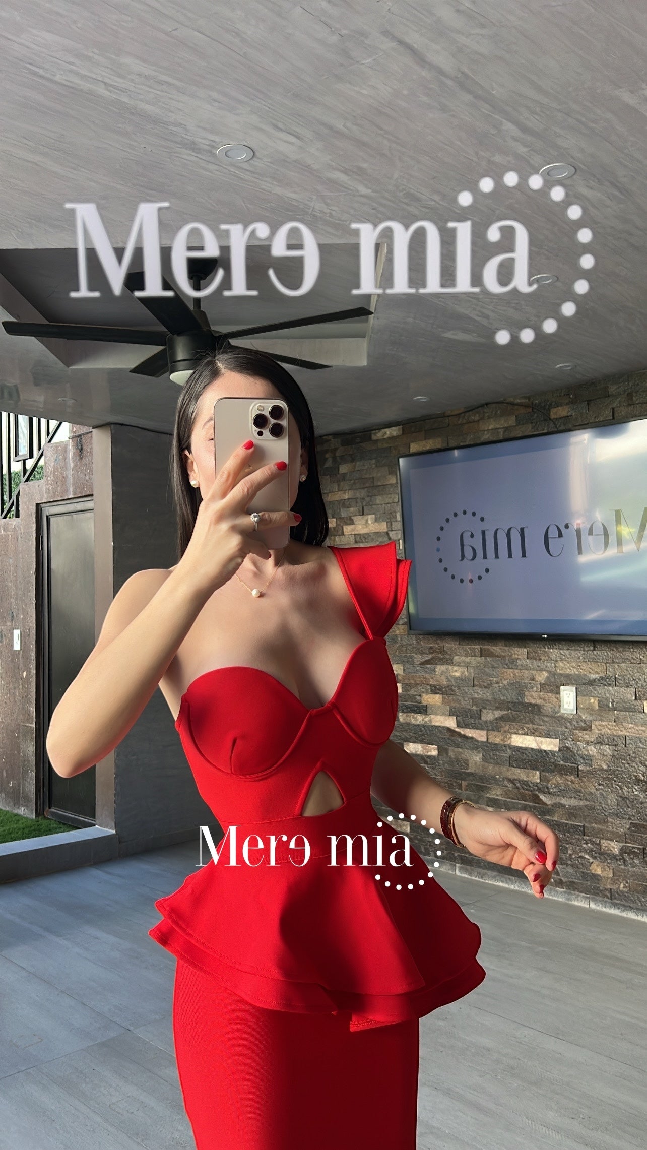 Vestido hombro escarola