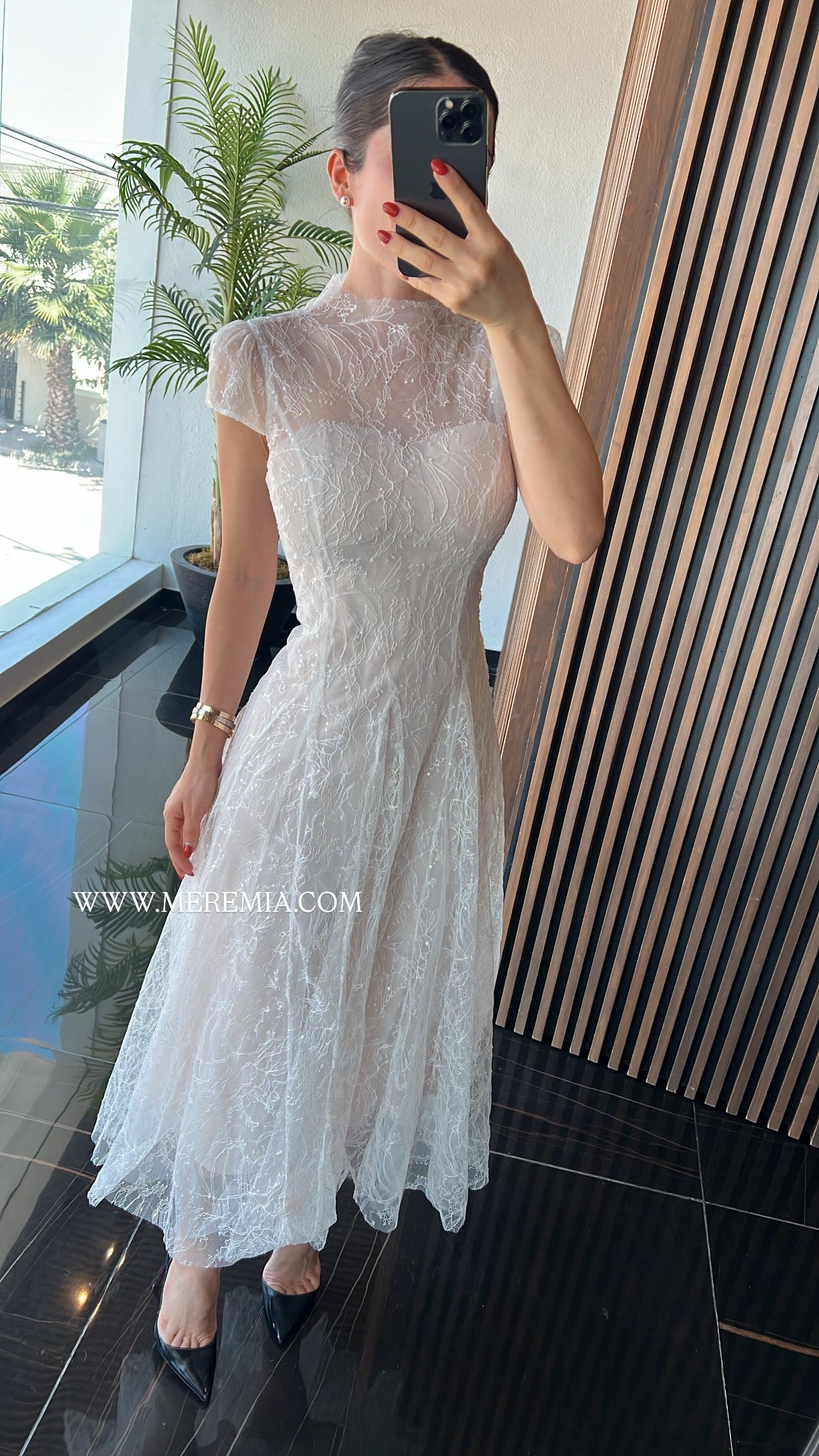 Vestido encaje manga corta
