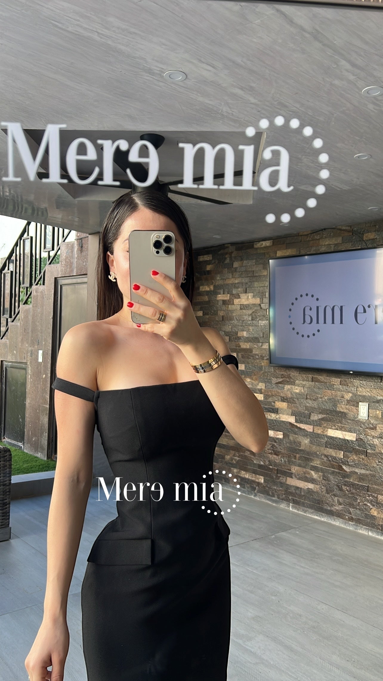 Vestido negro espalda perlas