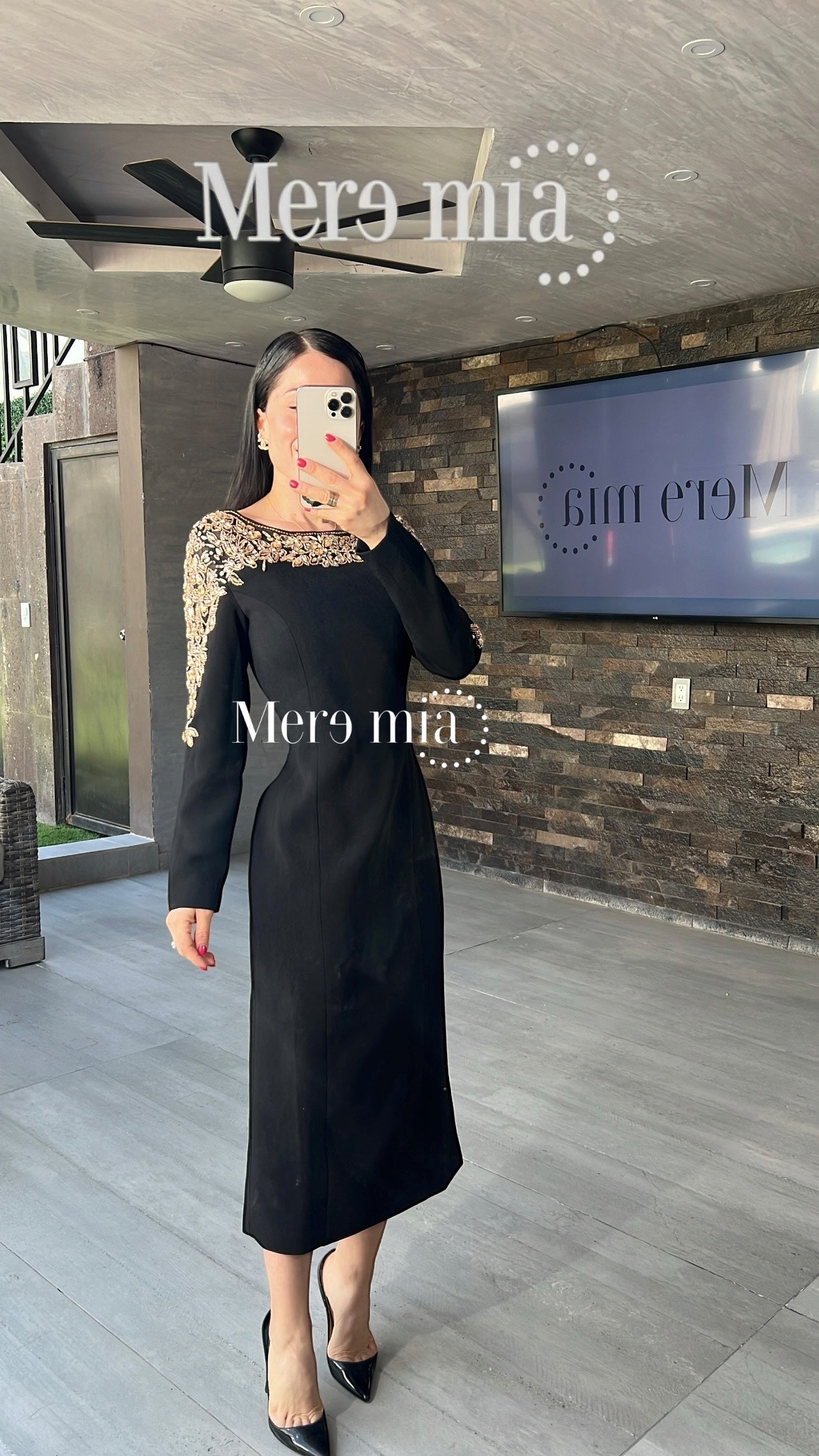 Vestido negro dorado hombros