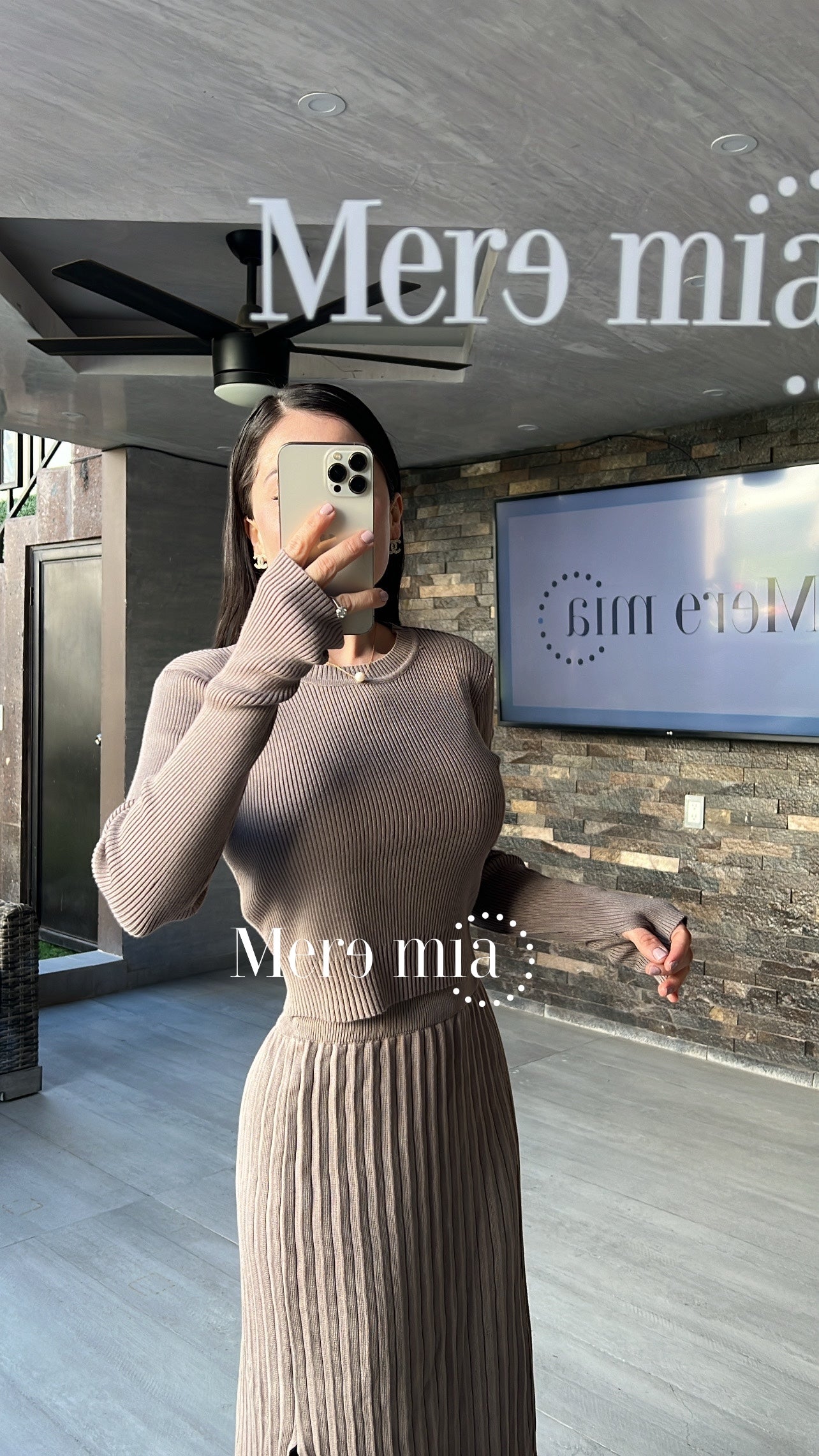 Conjunto café swet falda plisada