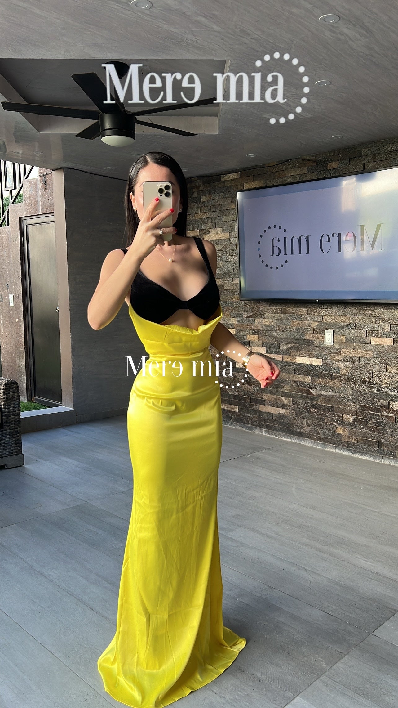 Vestido amarillo copas negro