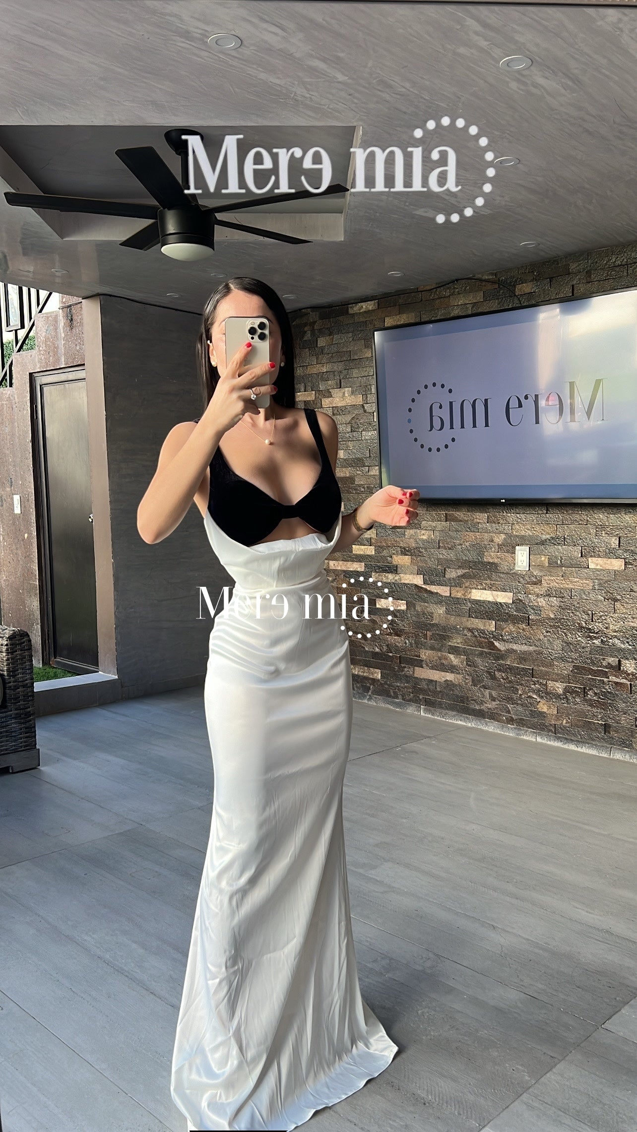 Vestido blanco copas negras