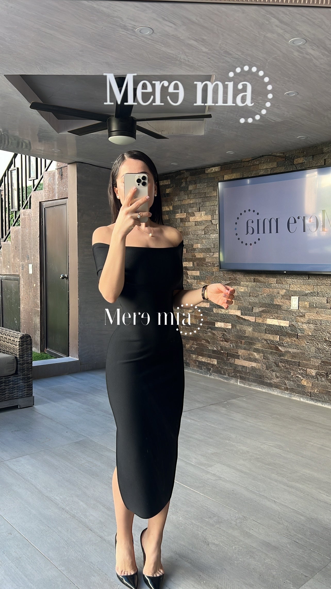 Vestido negro hombros olan