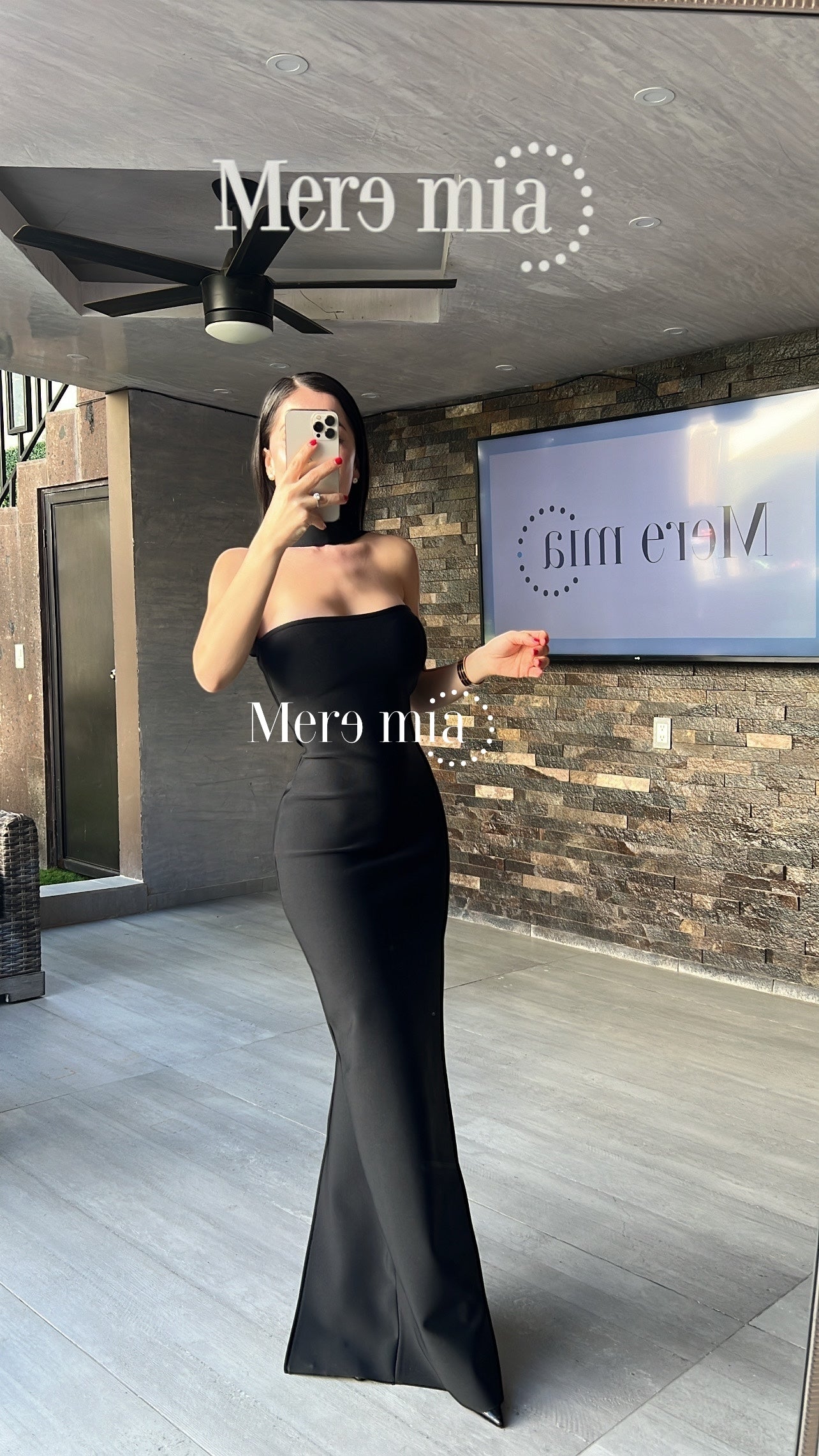 Vestido negro cuello liso