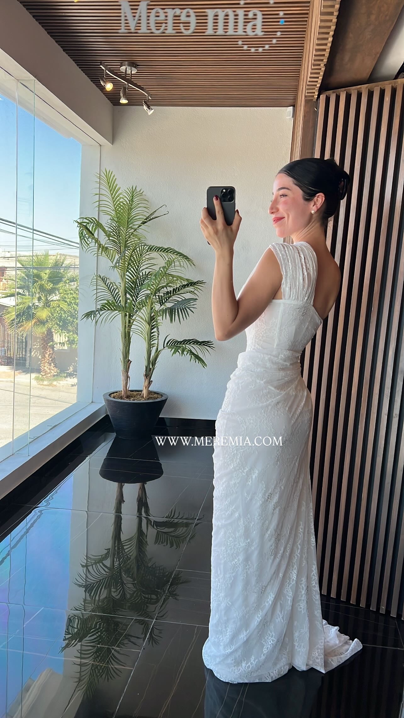 Vestido encaje copas hombro