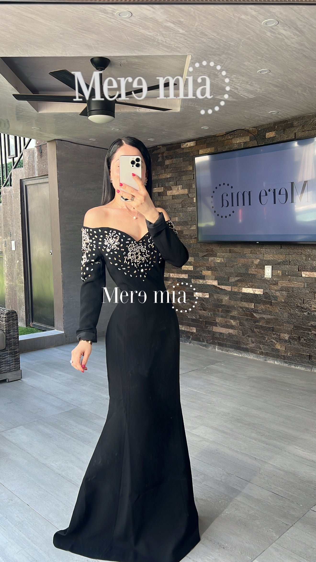 Vestido negro apl hombros