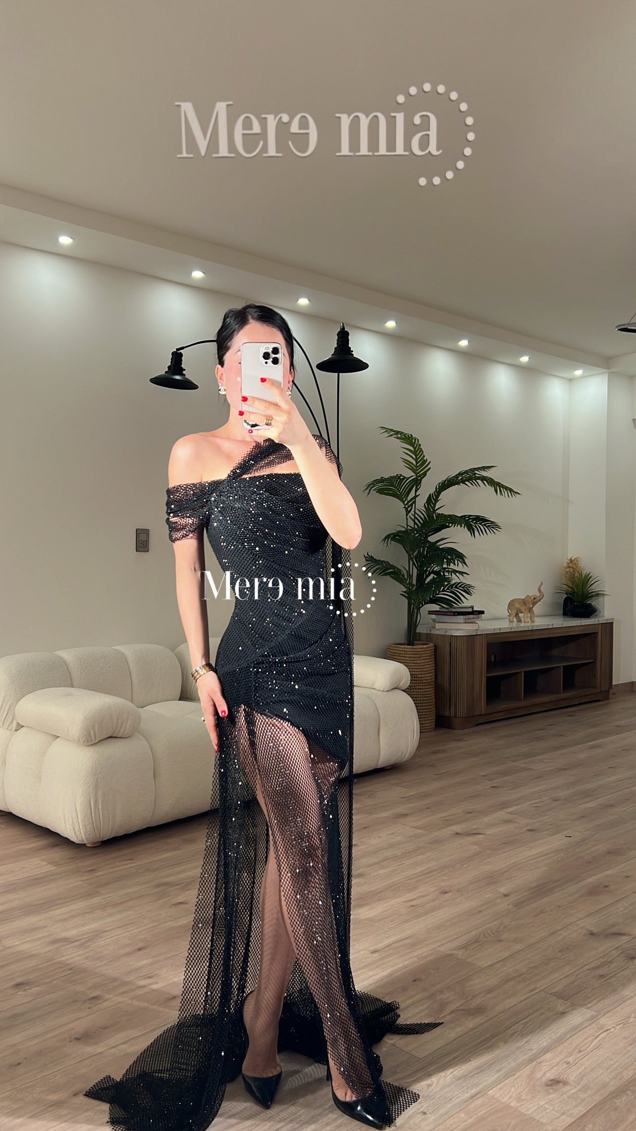 Vestido negro puntos