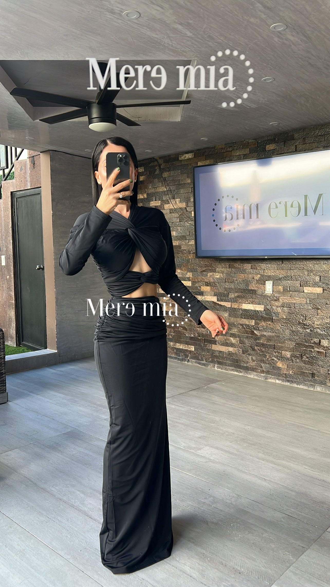 Conjunto negro plisado