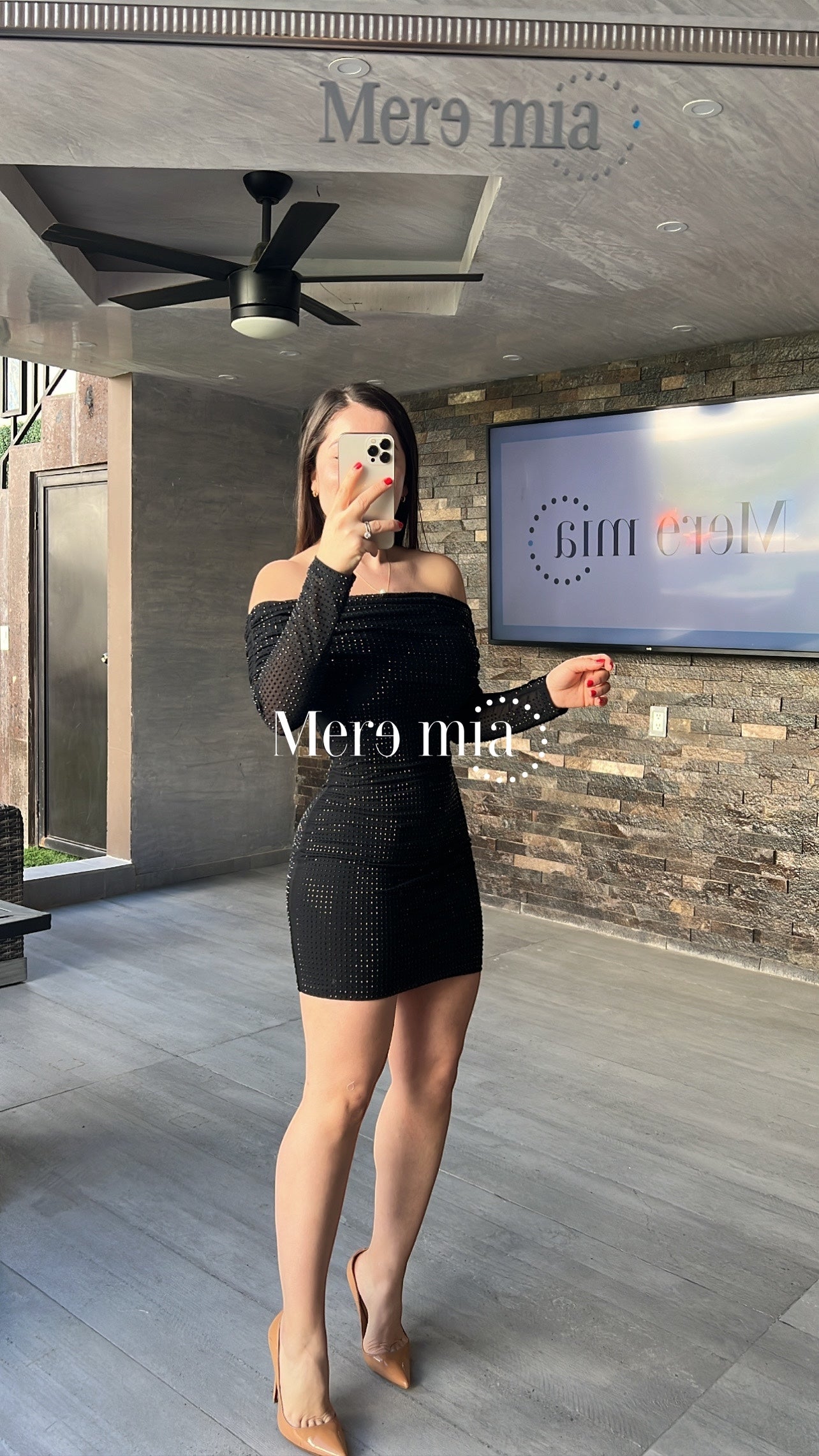 Vestido negro puntos hombros