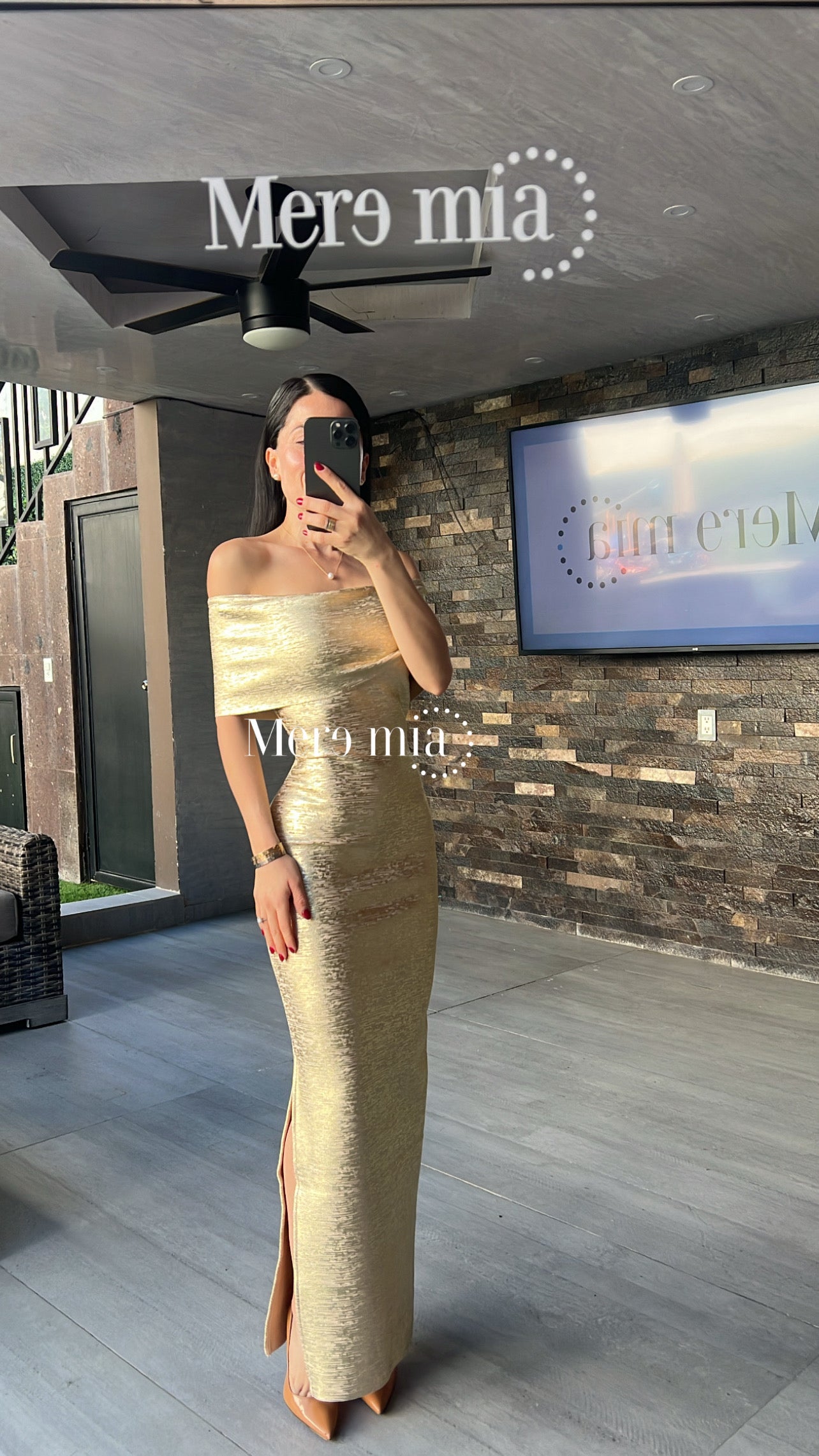 Vestido dorado hombros olan