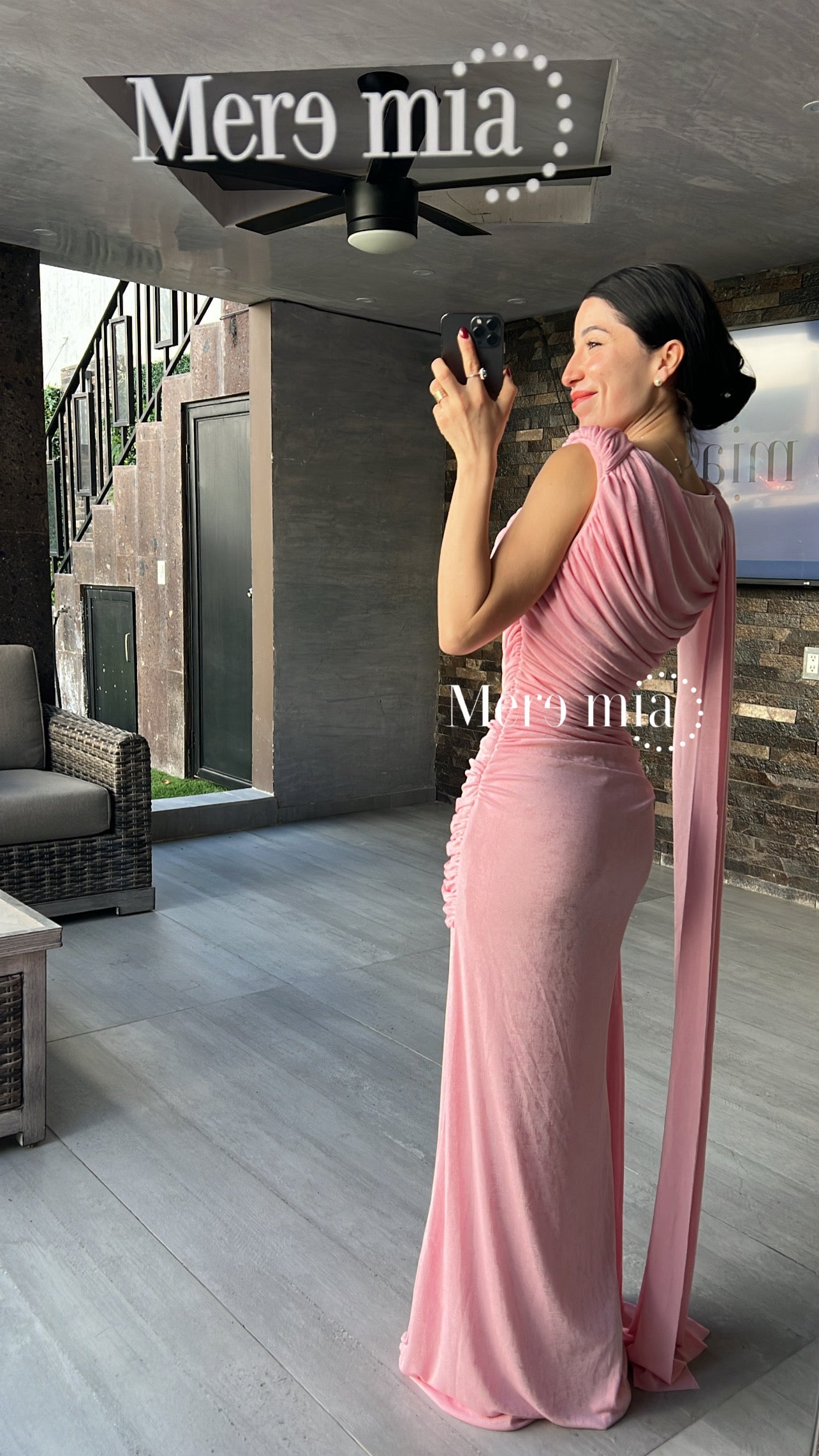 Vestido plisado capa