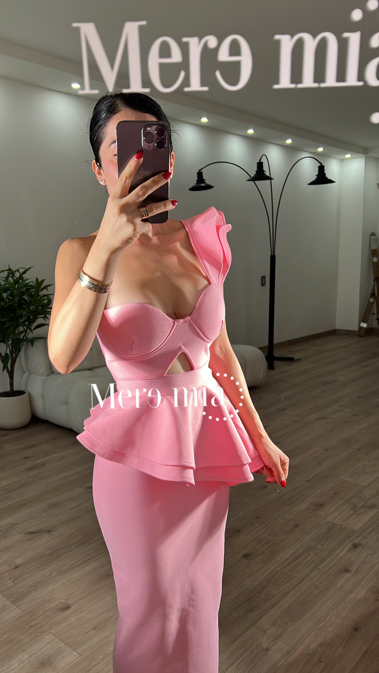 Vestido hombro escarola