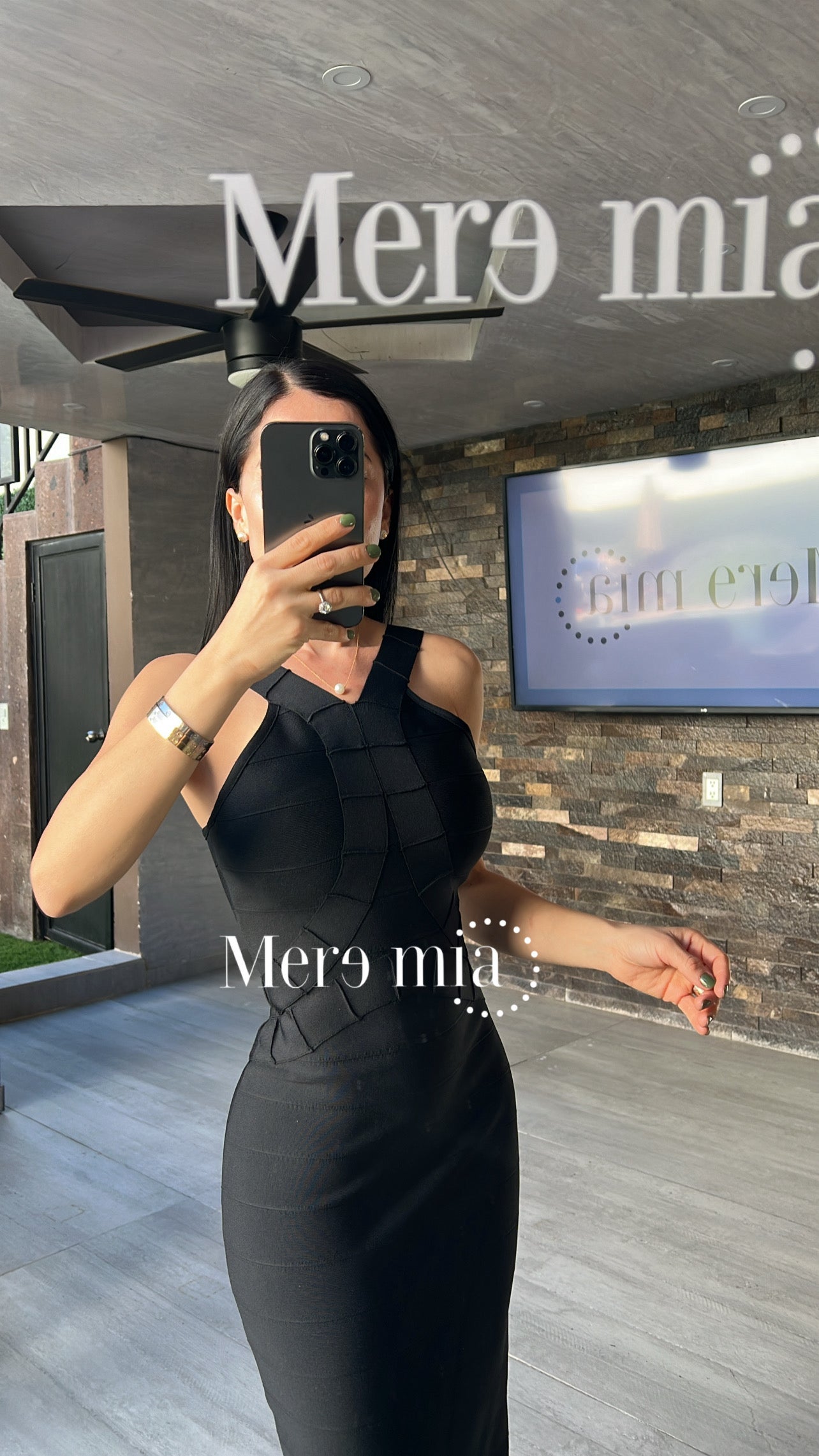 Vestido negro estructurado