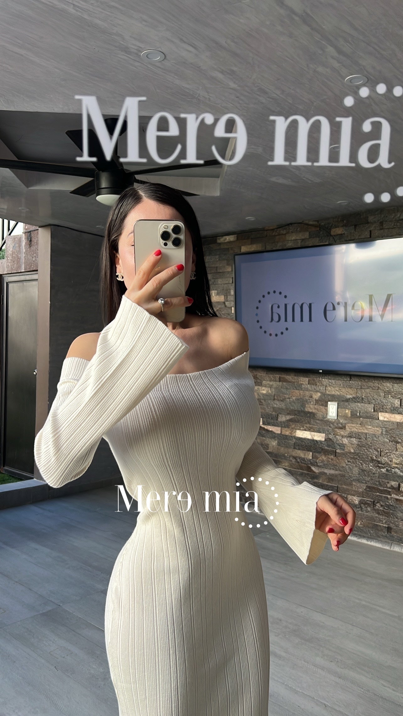 Vestido hombros blanco mangas