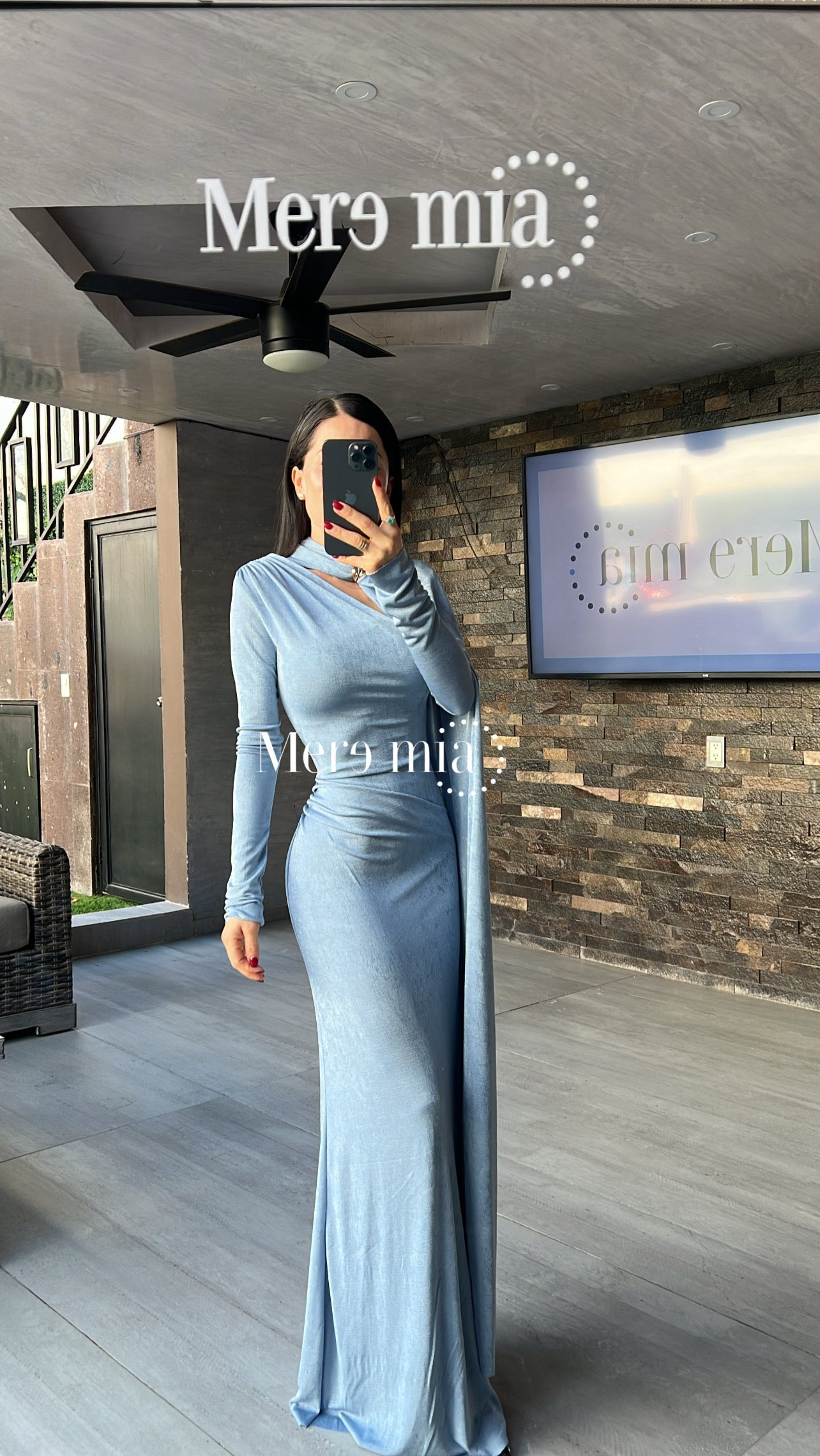 Vestido plisado capa