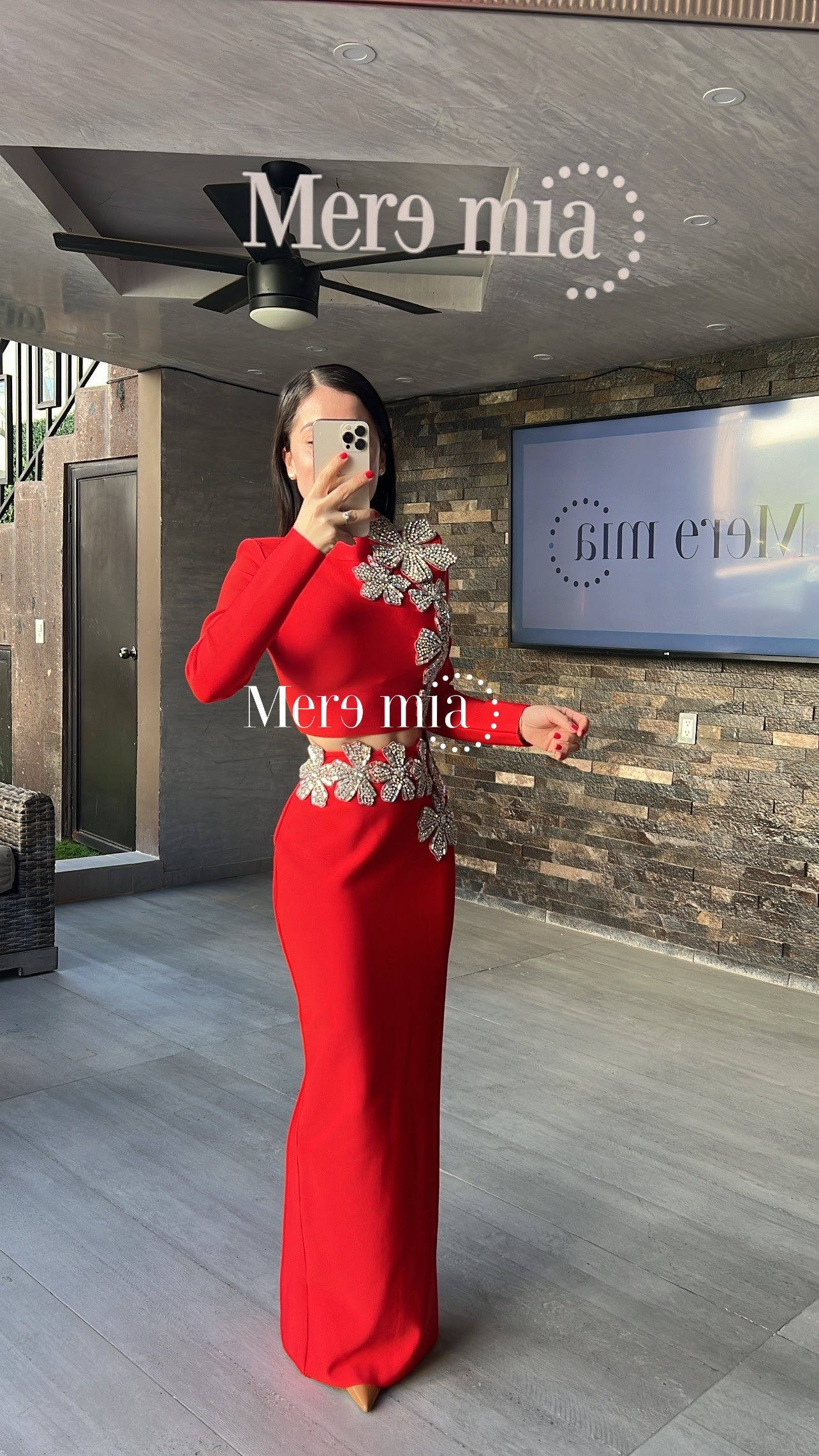 Conjunto rojo flores plata