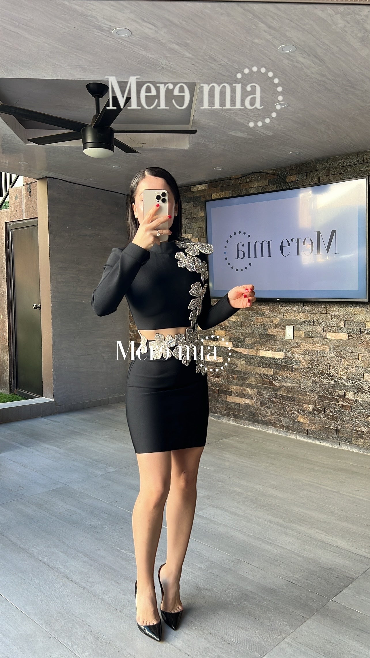 Conjunto negro flores cortó