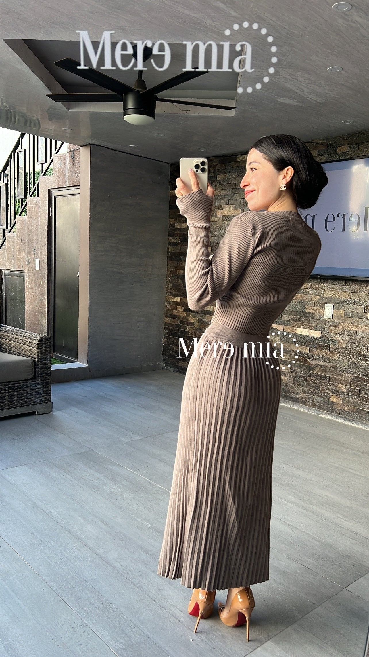 Conjunto café swet falda plisada