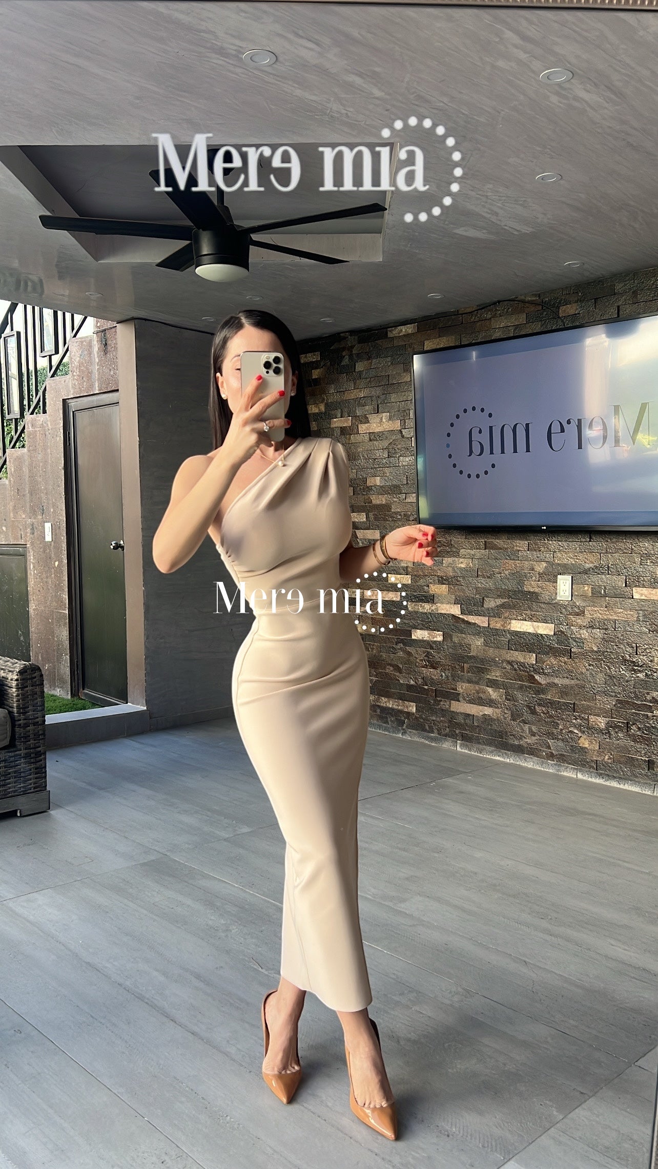 Vestido beige hombro