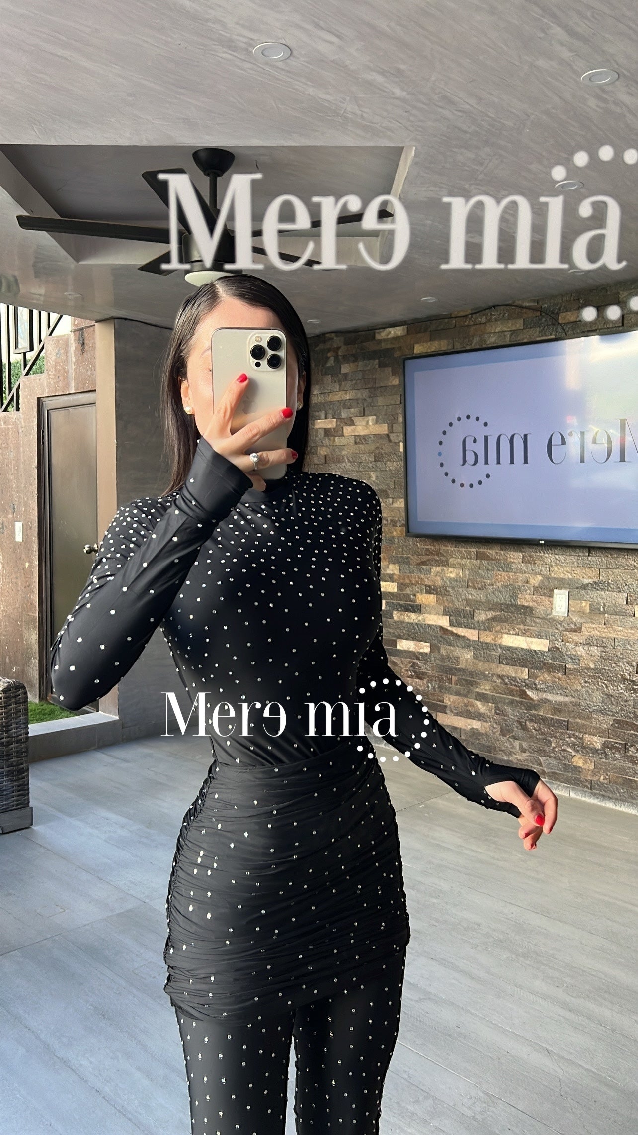 Conjunto negro puntos cuello