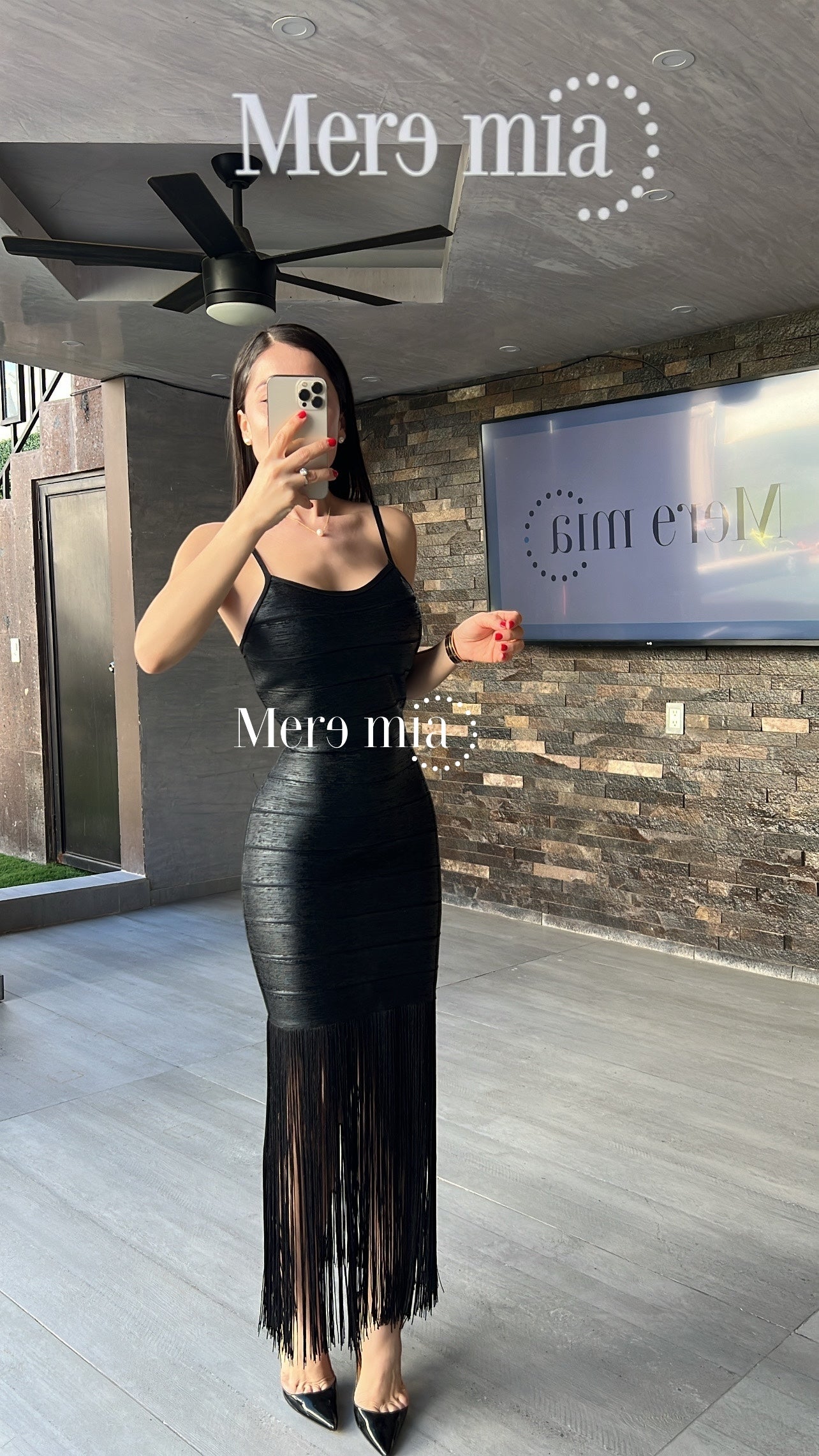 Vestido negro metalico barbas