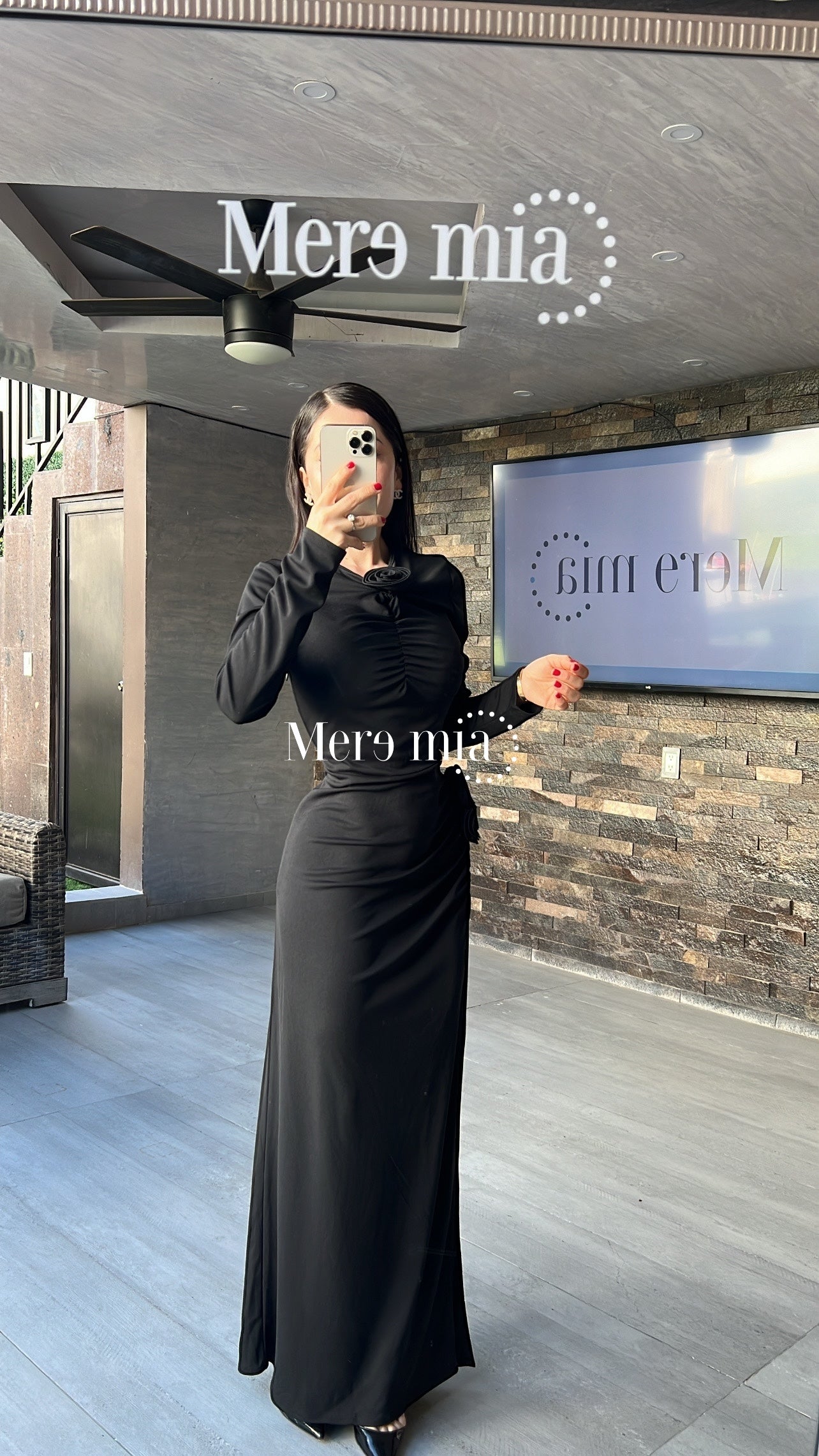 Vestido negro flor plisado