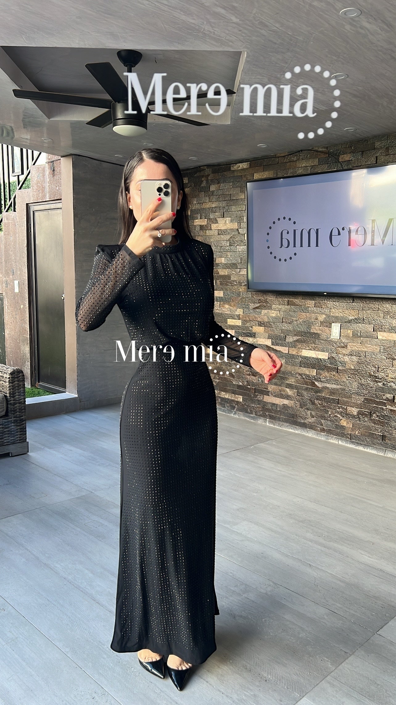 Vestido negro puntos cuello