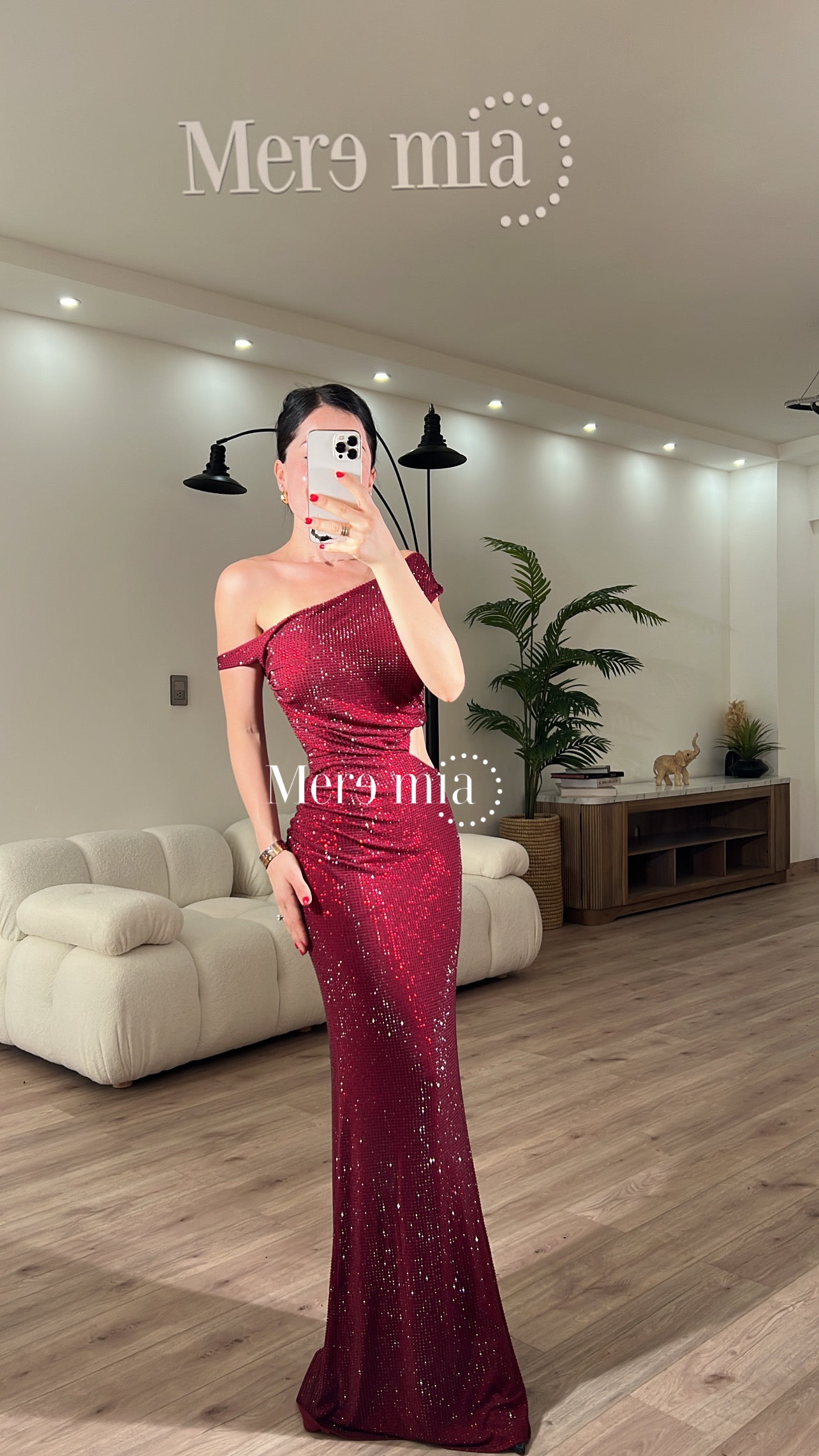 Vestido tinto puntos hombro