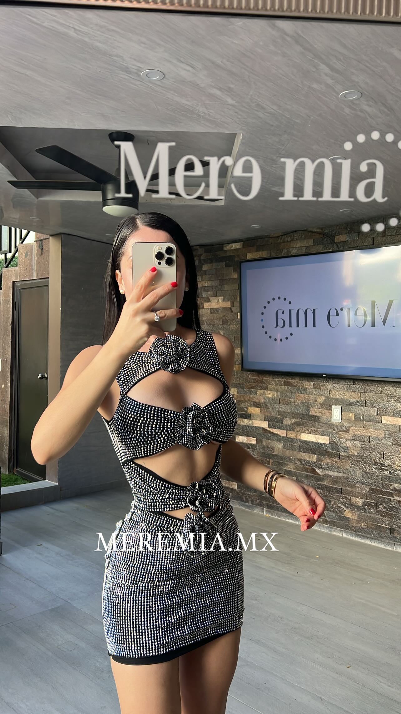 Vestido negro puntos flor