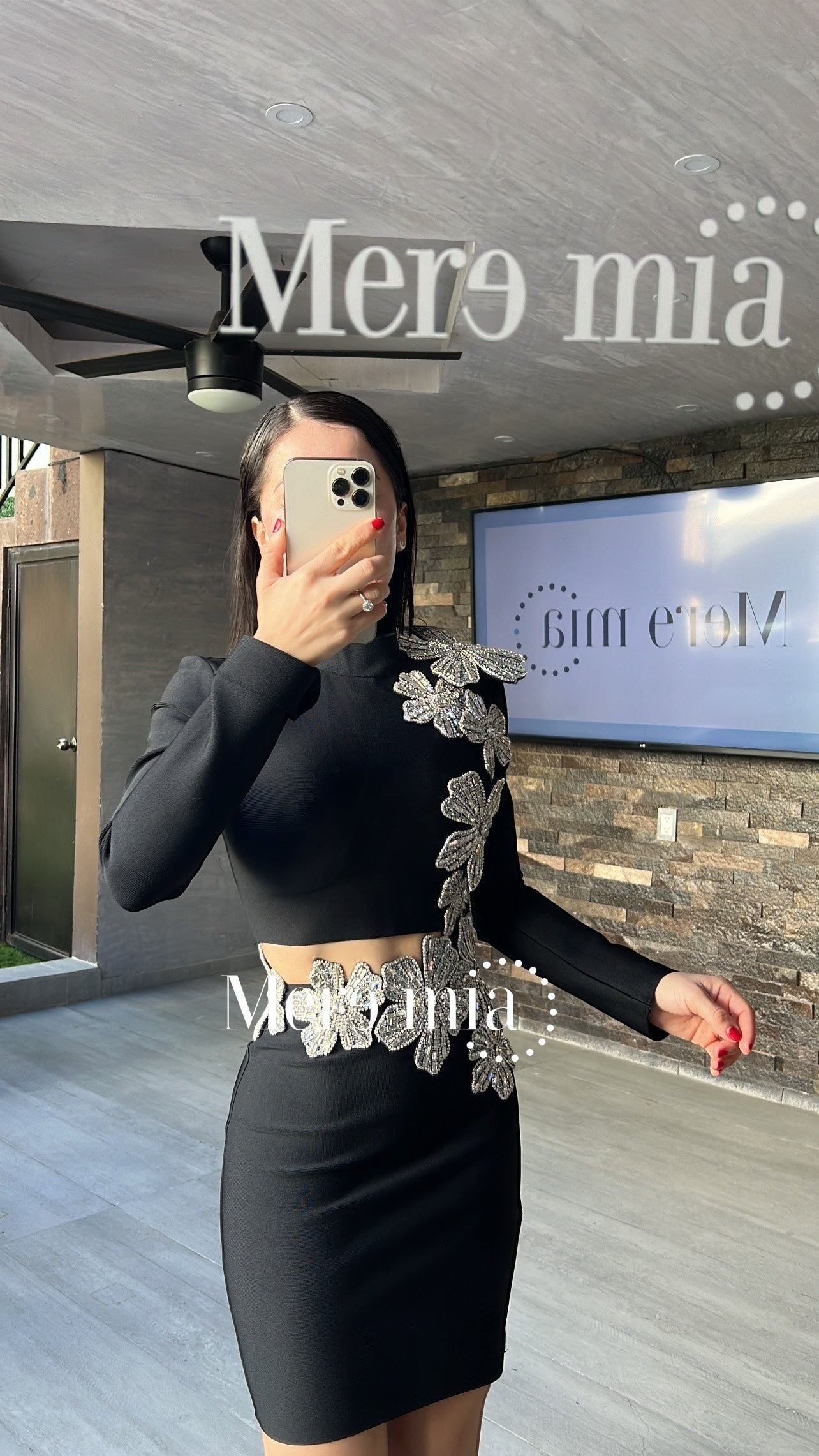 Conjunto negro flores cortó