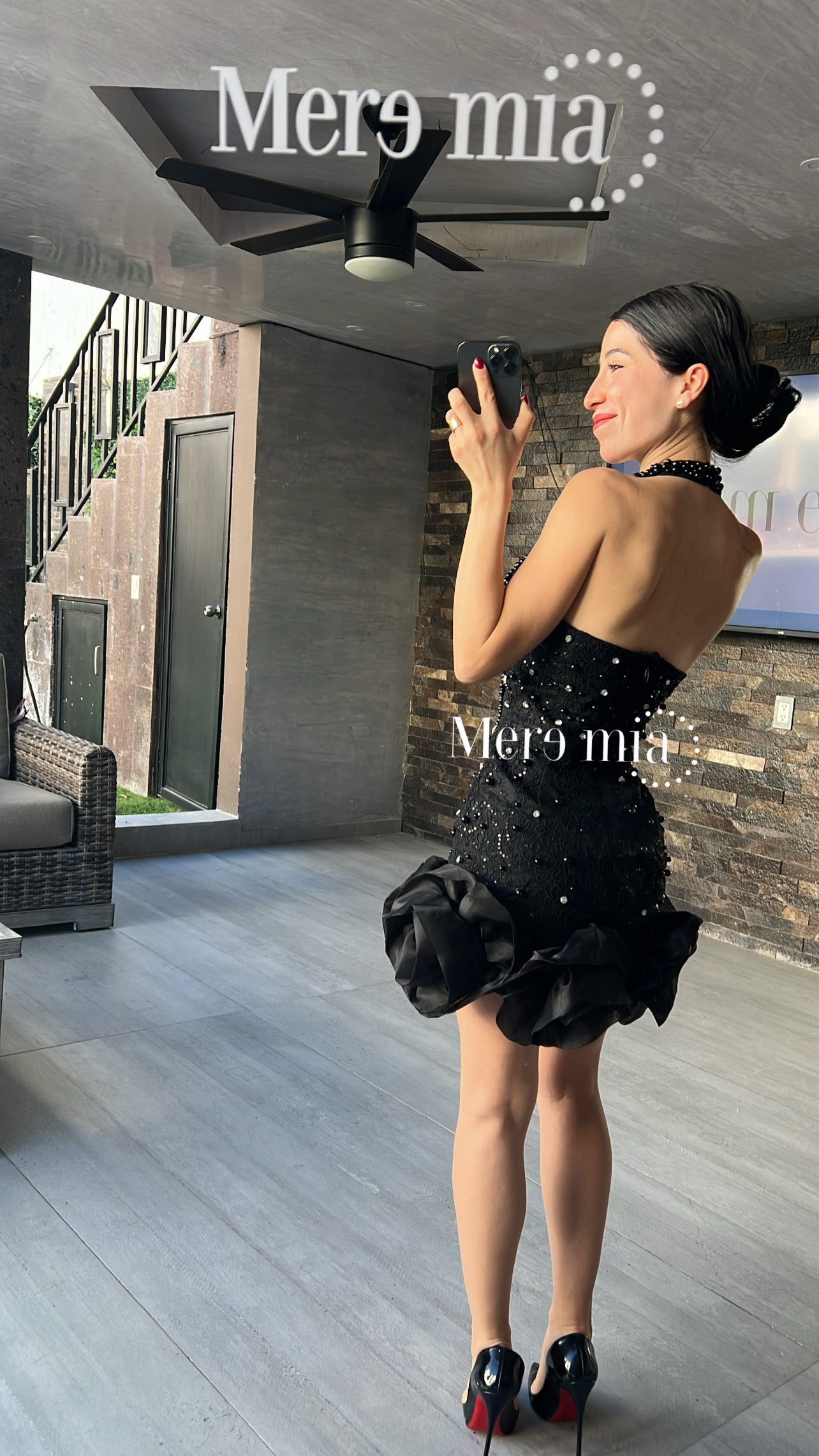 Vestido negro perlas flores