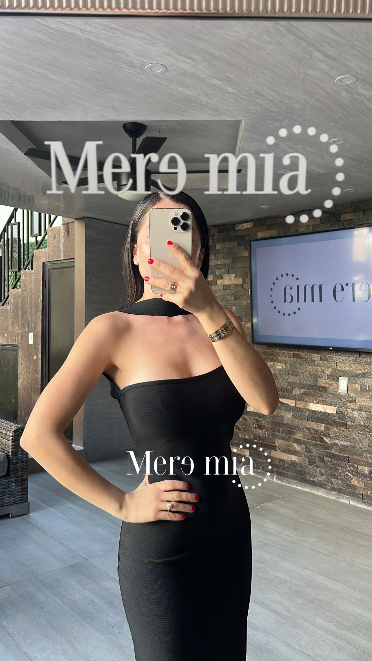 Vestido negro cuello liso