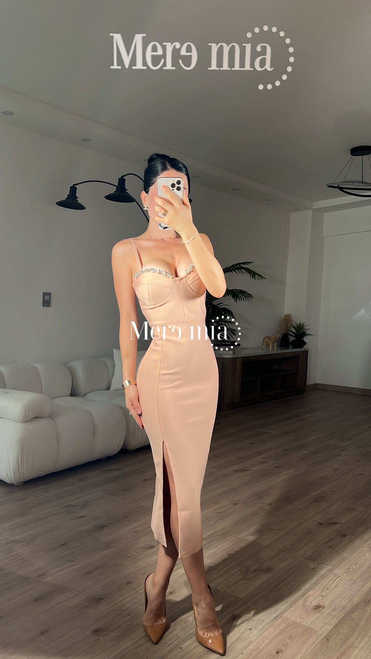 Vestido beige copas brillos