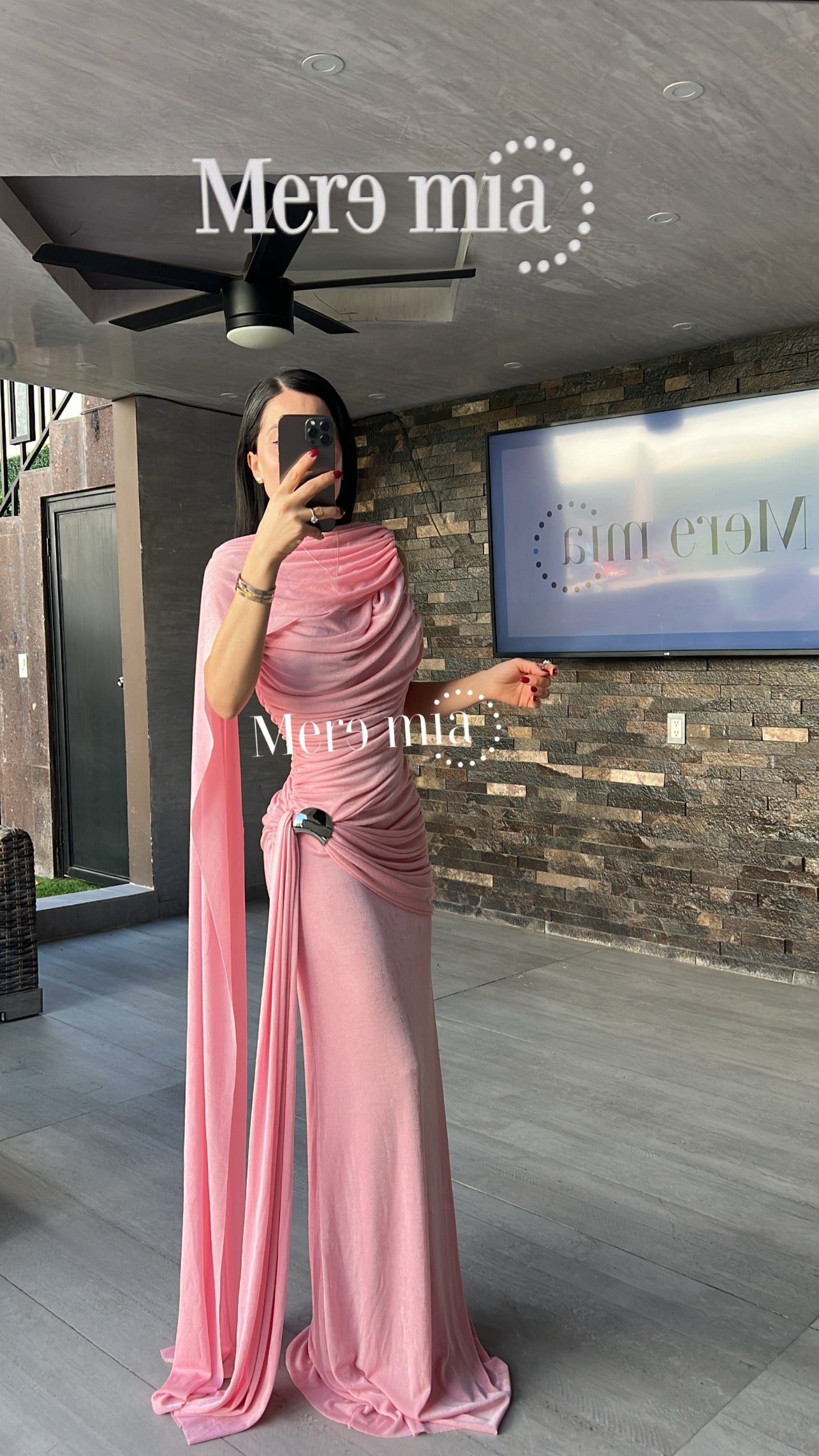 Vestido plisado capa