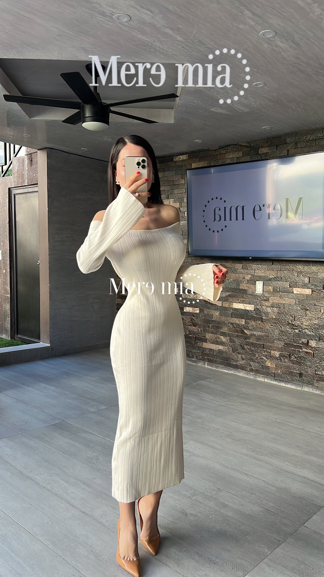 Vestido hombros blanco mangas