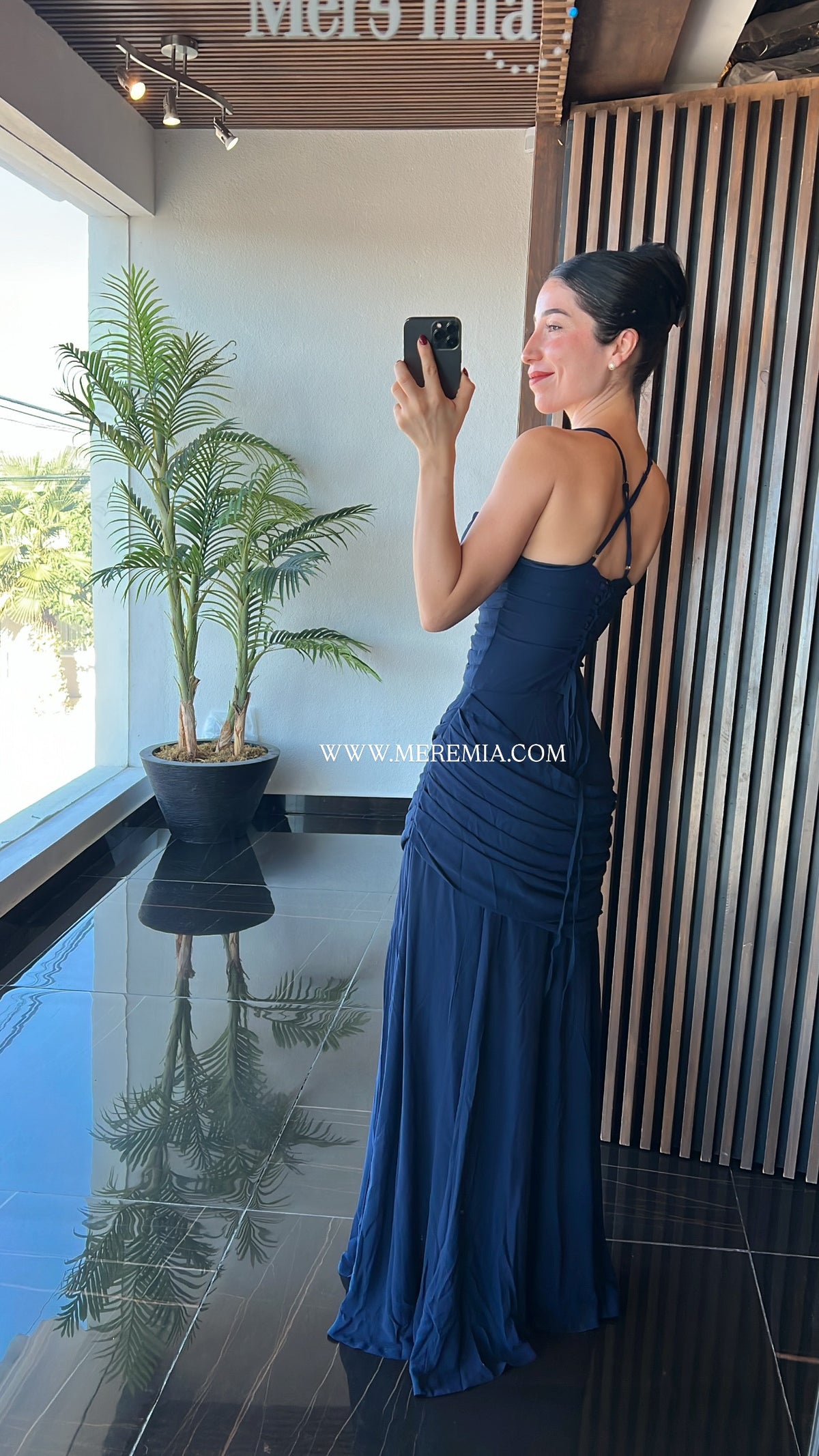 Vestido drapeado lateral