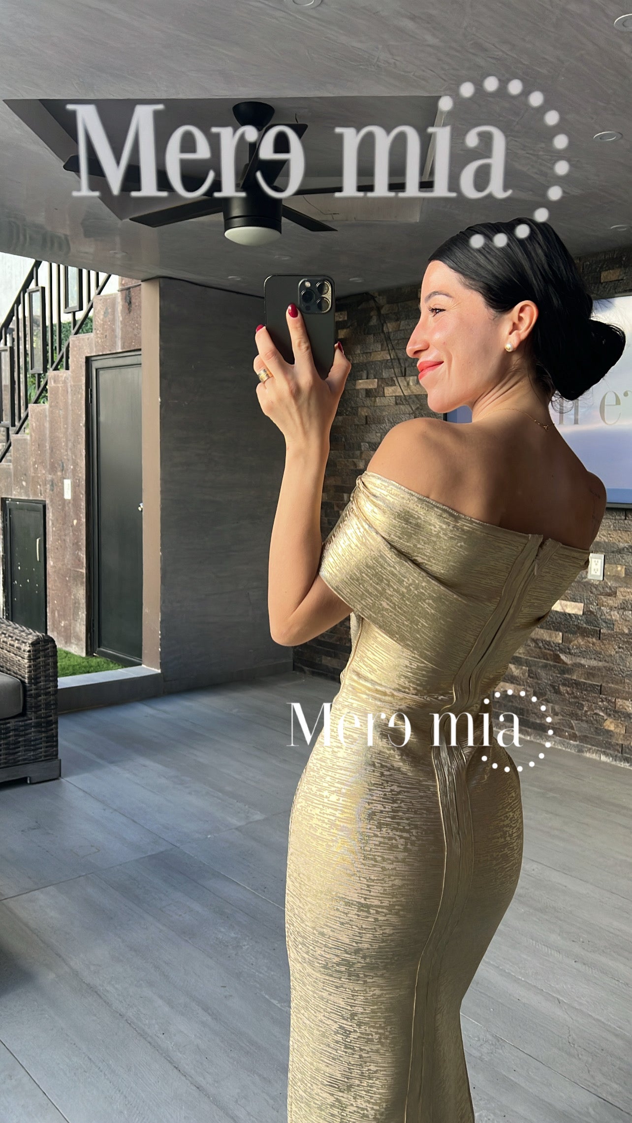 Vestido dorado hombros olan