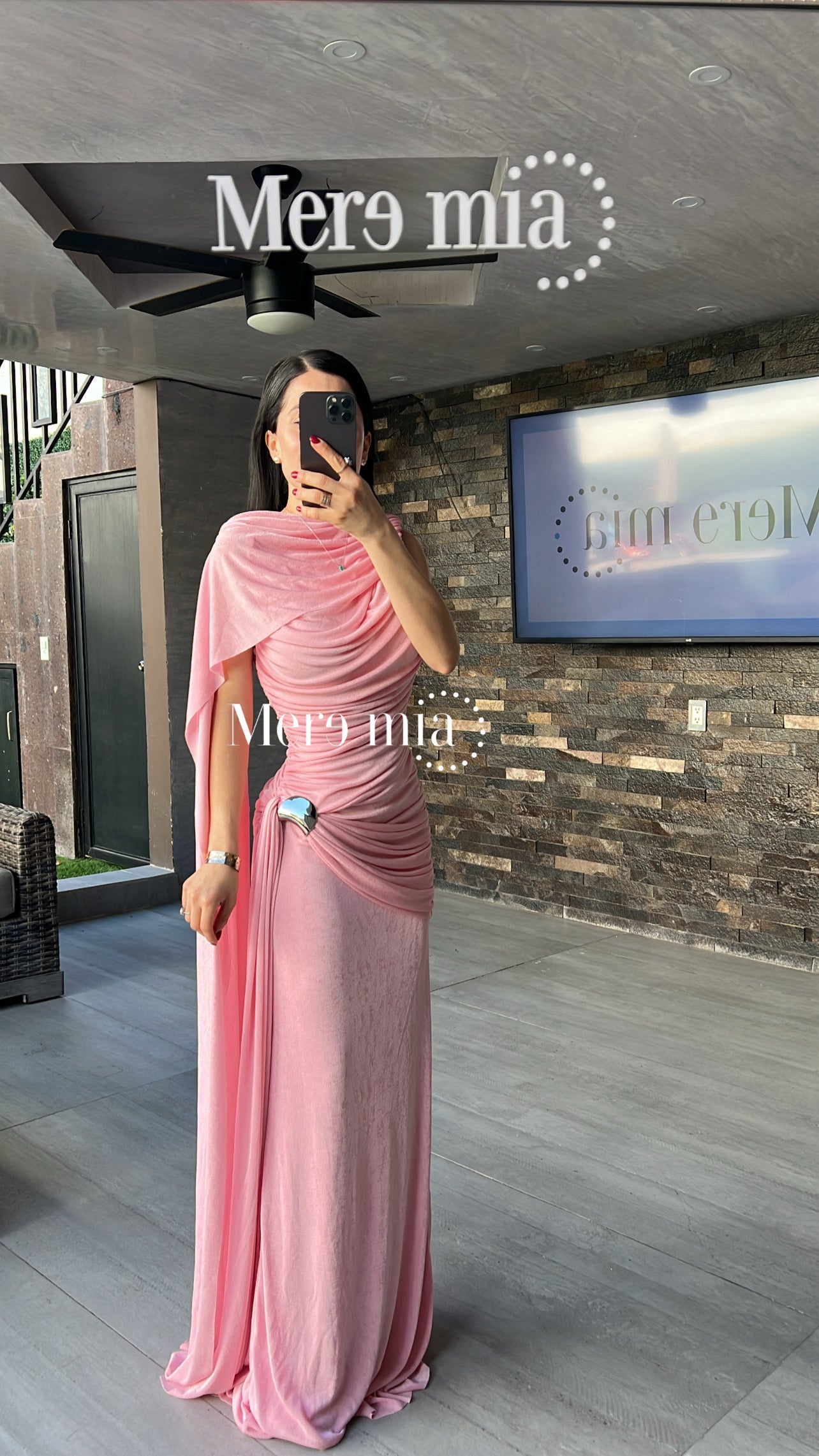 Vestido plisado capa