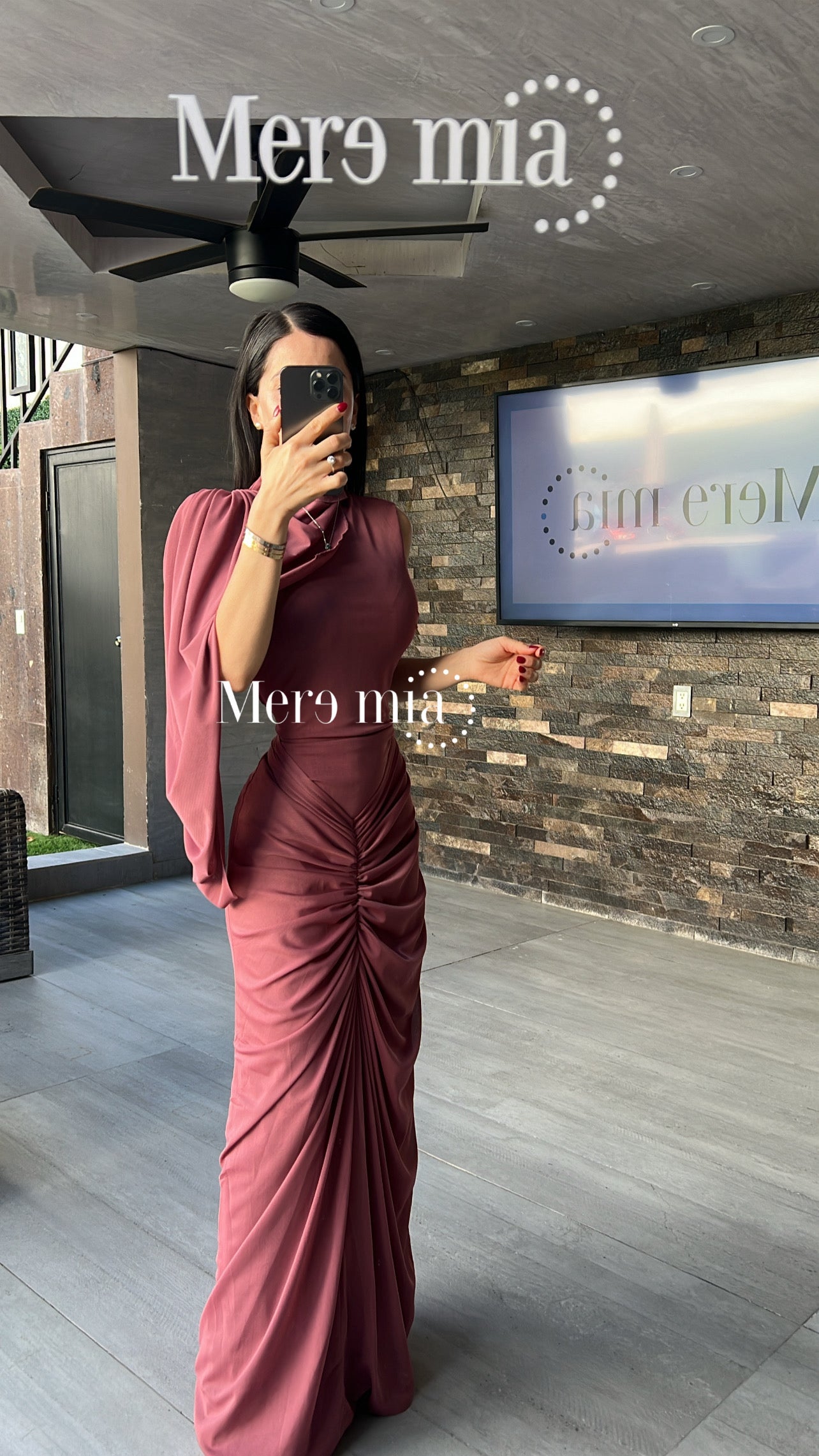 Vestido capa corta plisada