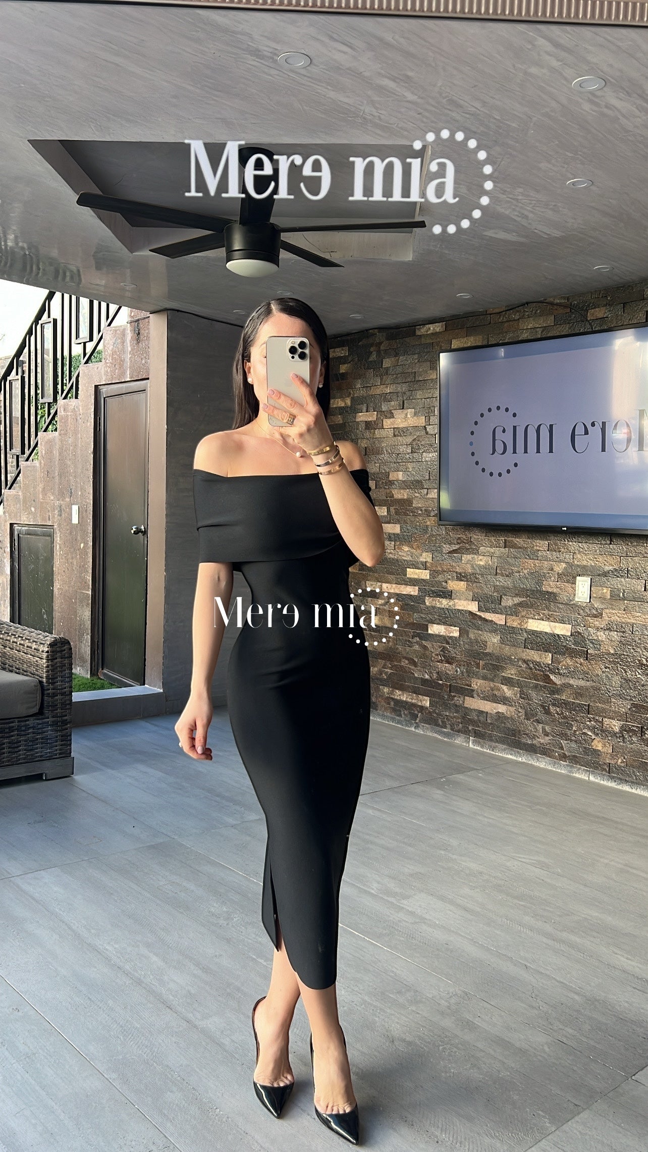 Vestido negro hombros olan