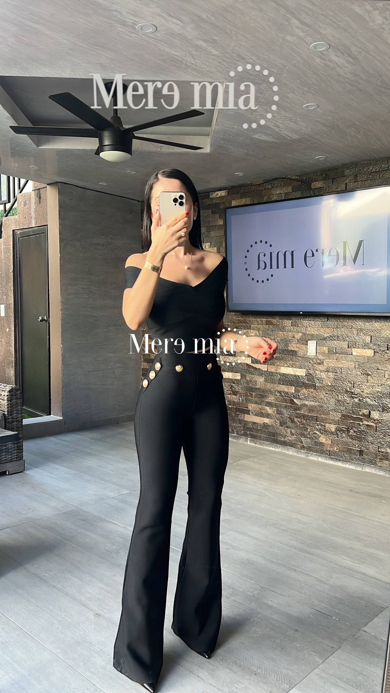 Pantalón acampanado botones