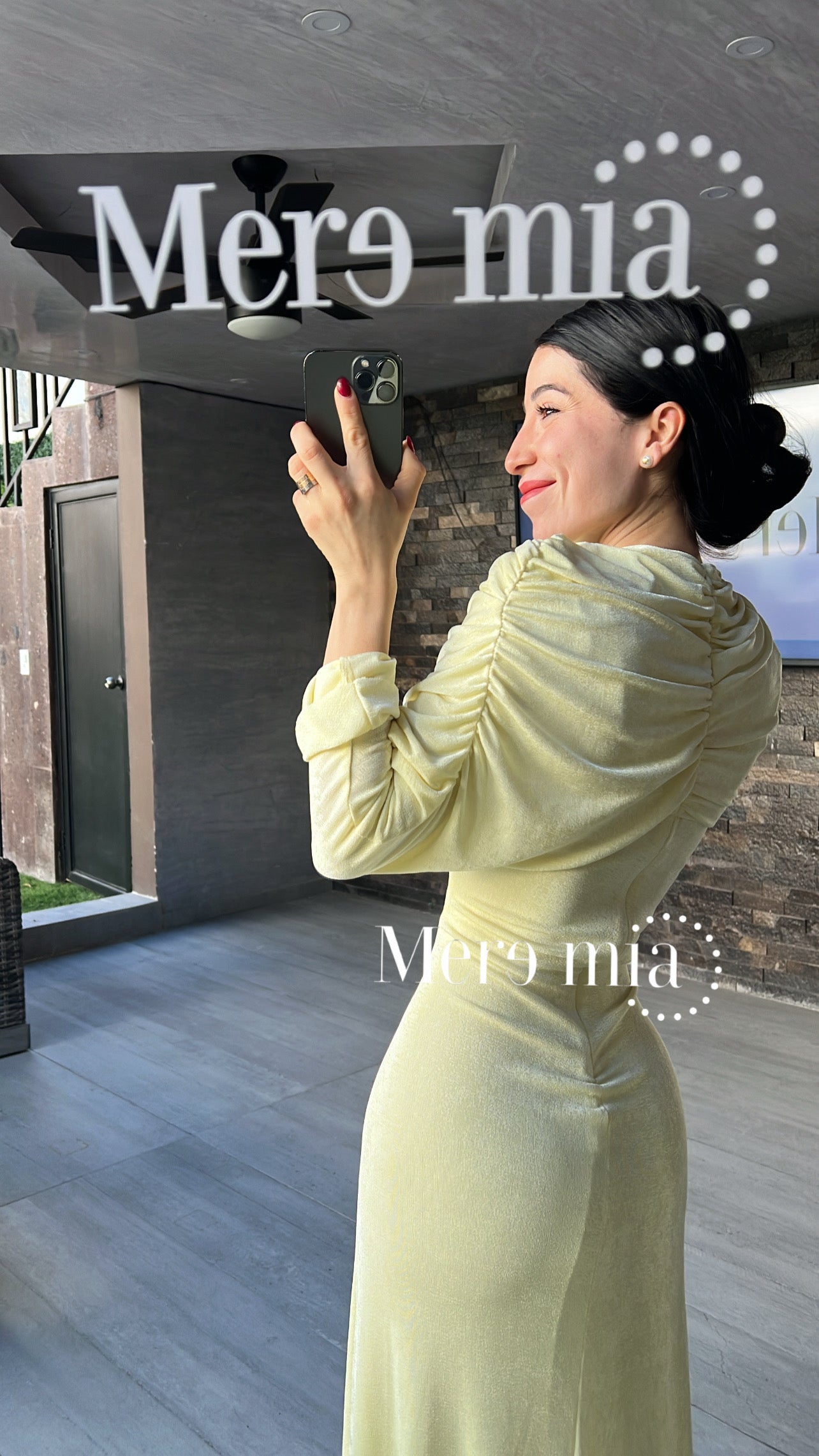 Vestido amarillo plisado nudo