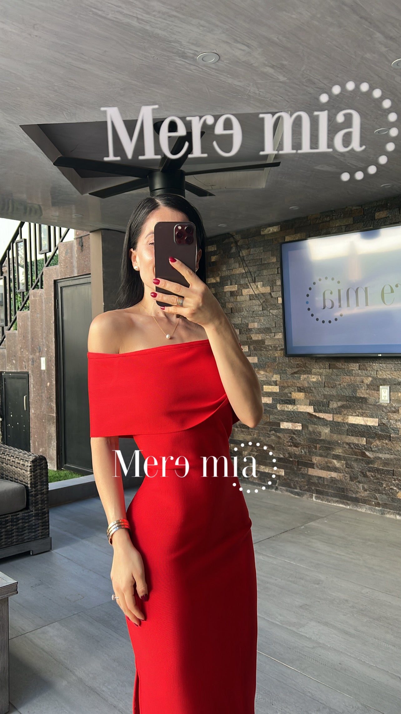 Vestido rojo hombros olan