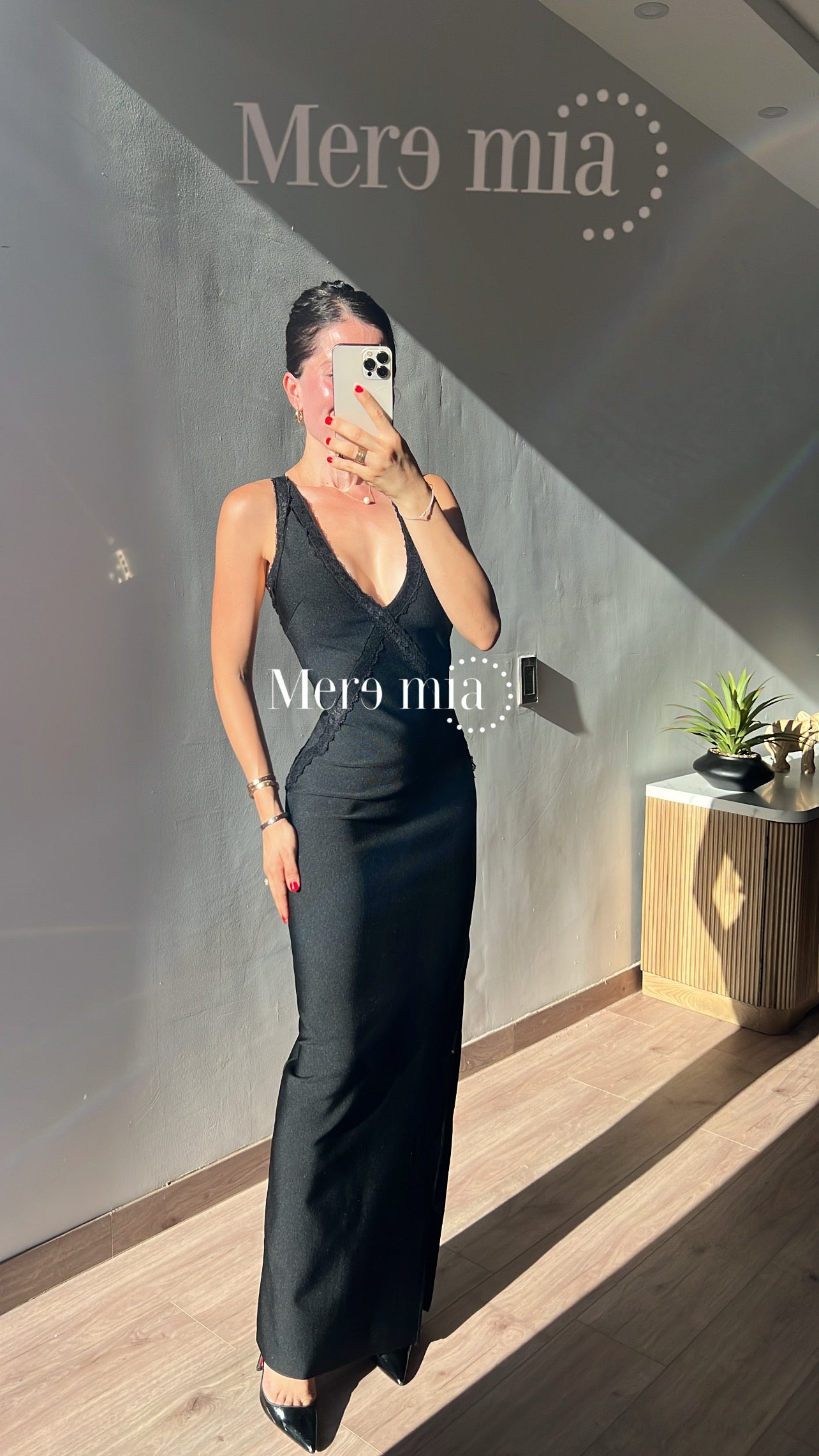 Vestido negro V espalda