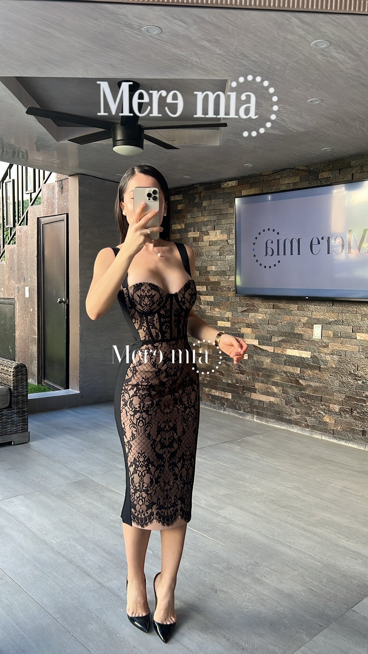 Vestido nude negro encaje copas